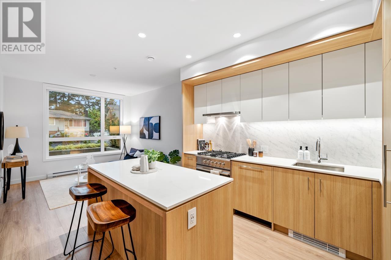Listing Picture 4 of 25 : 401 6085 IRMIN STREET, Burnaby / 本拿比 - 魯藝地產 Yvonne Lu Group - MLS Medallion Club Member