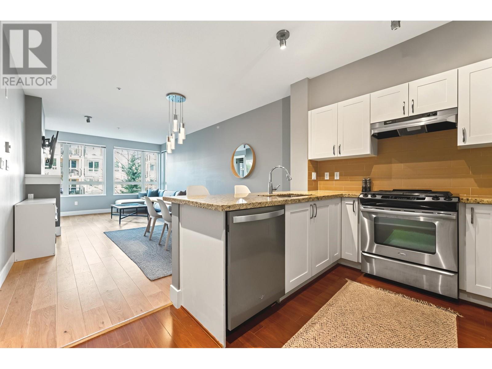 209 2601 Whiteley Court, North Vancouver, British Columbia  V7J 2R7 - Photo 2 - R2960347