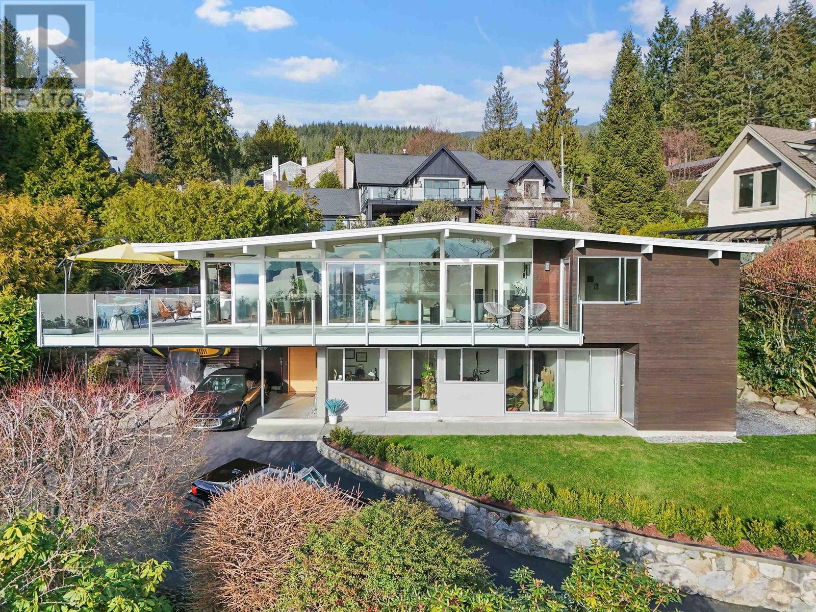 4045 BAYRIDGE AVENUE, west vancouver, British Columbia