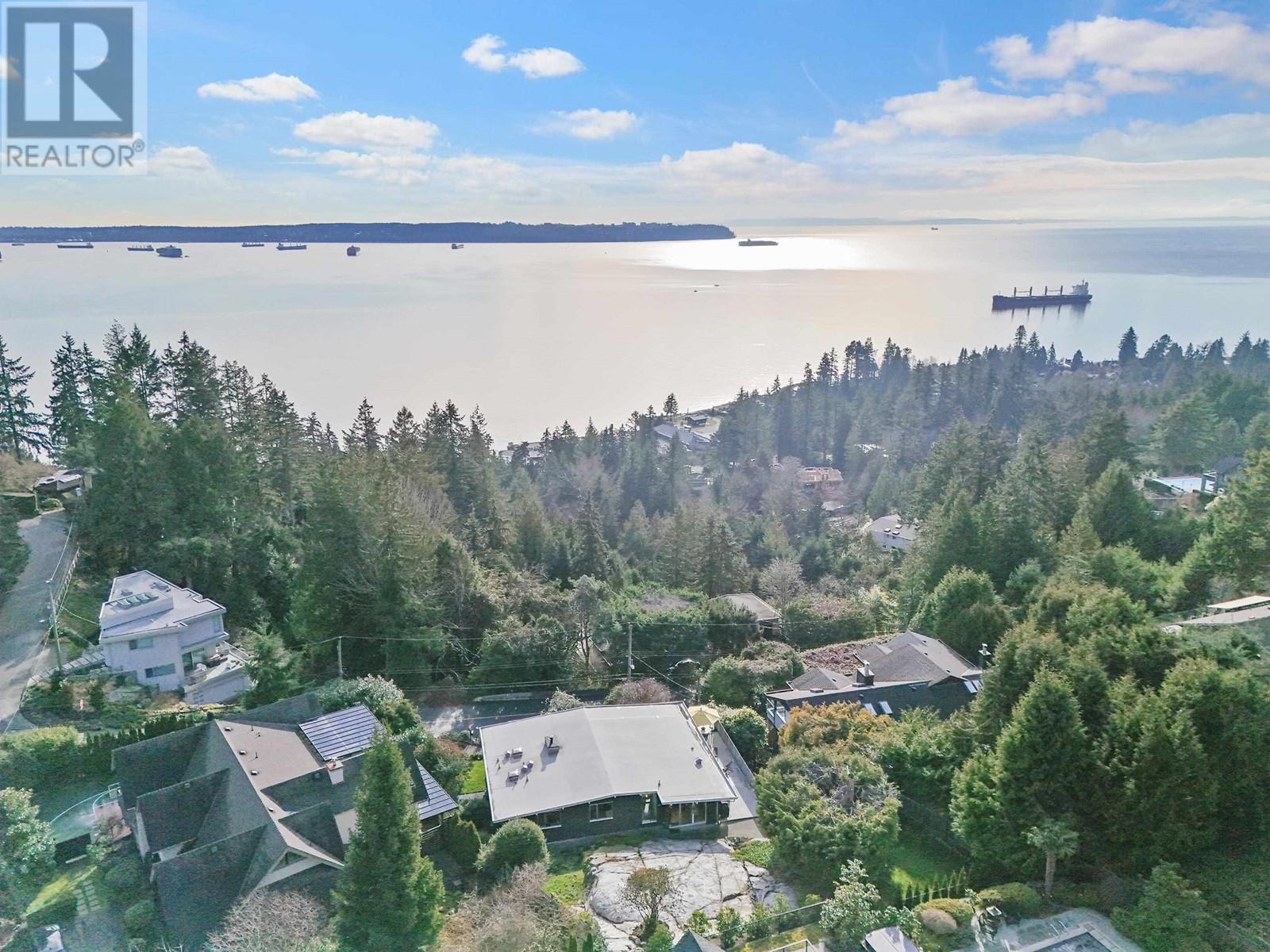 4045 Bayridge Avenue, West Vancouver, British Columbia  V7V 3J9 - Photo 2 - R2959708