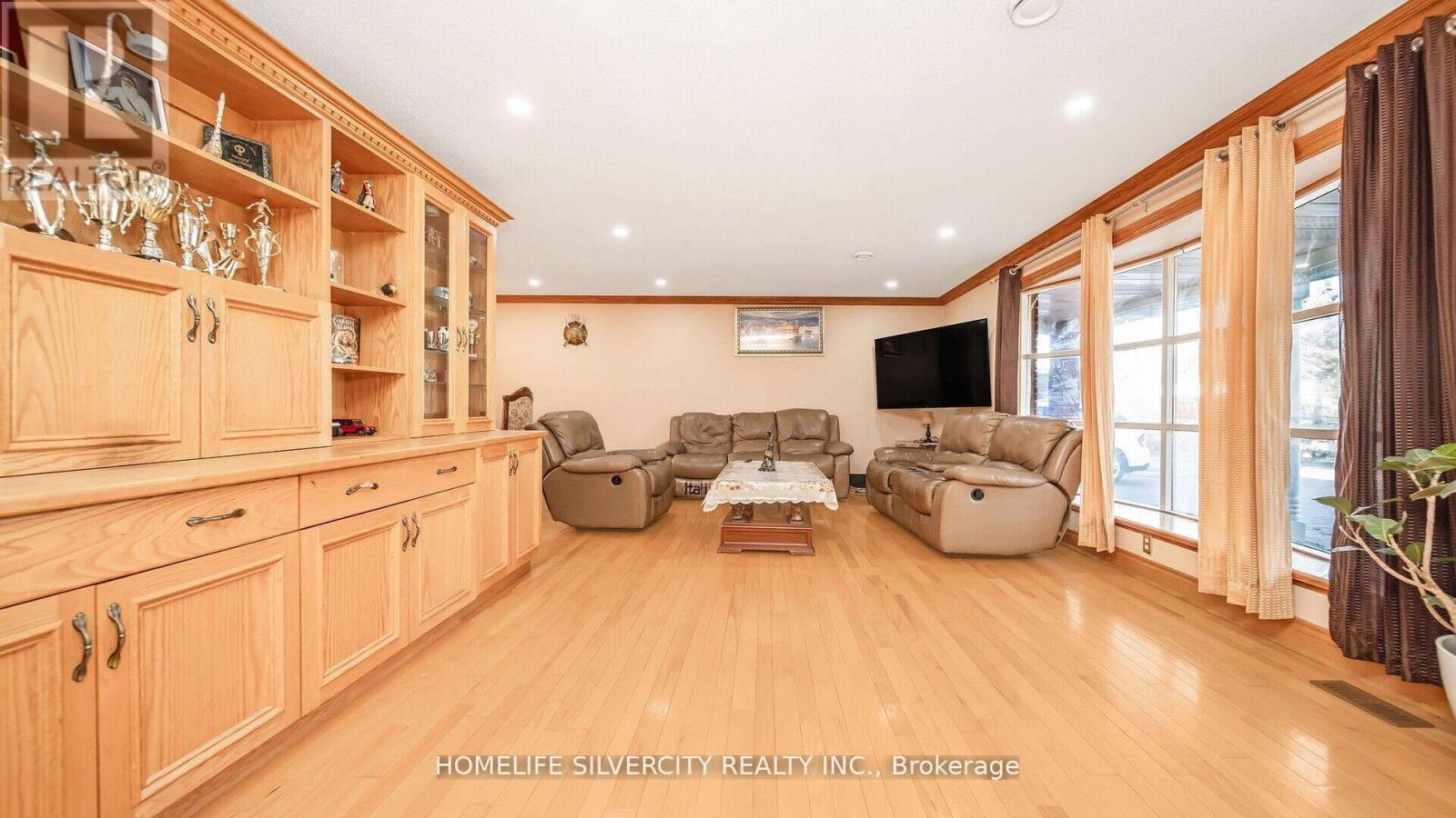 Property at 14208 TORBRAM ROAD image 3