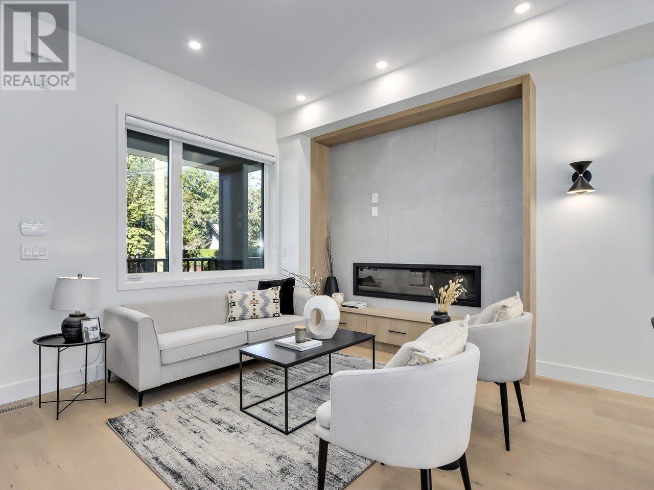 Listing Picture 3 of 33 : 1226 VICTORIA DRIVE, Vancouver / 溫哥華 - 魯藝地產 Yvonne Lu Group - MLS Medallion Club Member