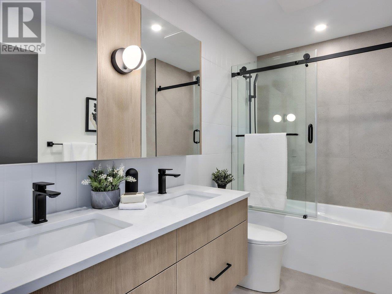 Listing Picture 14 of 33 : 1226 VICTORIA DRIVE, Vancouver / 溫哥華 - 魯藝地產 Yvonne Lu Group - MLS Medallion Club Member