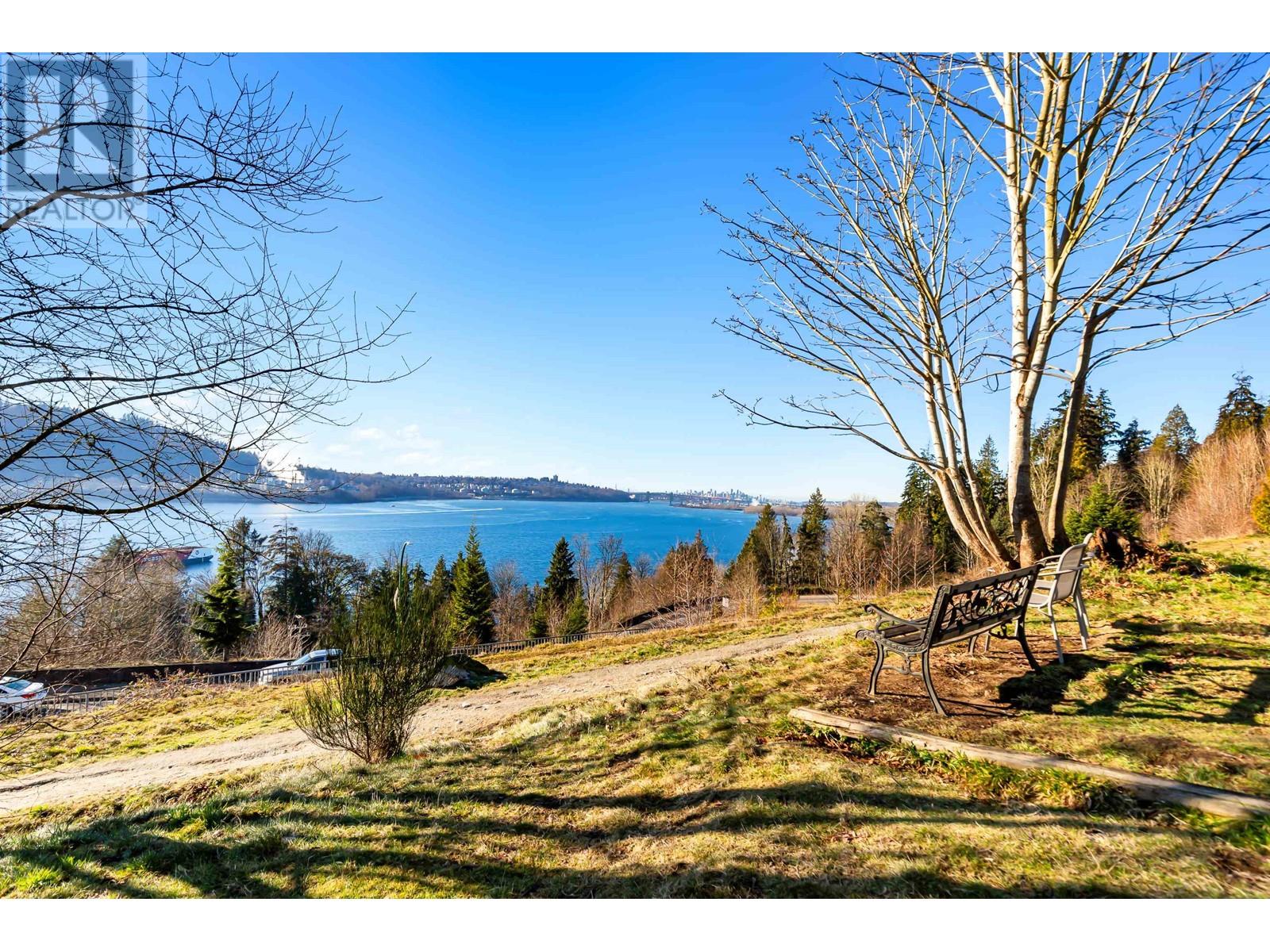 207 3608 DEERCREST DRIVE