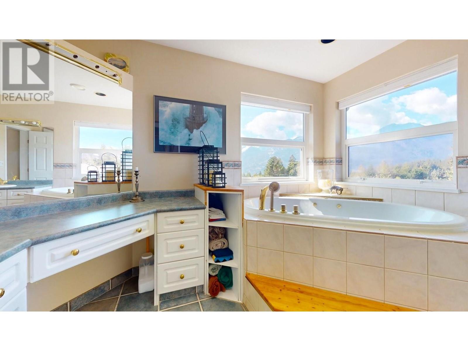 2002 Glacier Heights Place, Squamish, British Columbia  V0N 1T0 - Photo 18 - R2960556