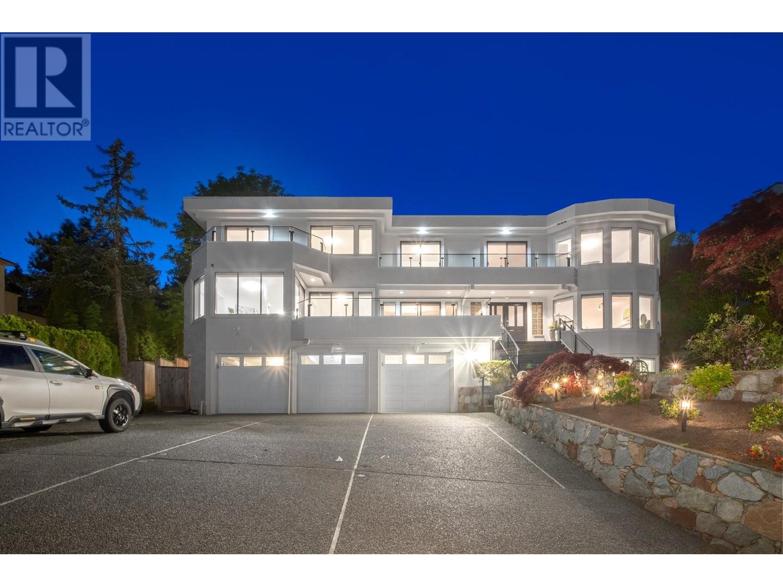 2523 Westhill Drive, West Vancouver, British Columbia  V7S 3A3 - Photo 2 - R2960568