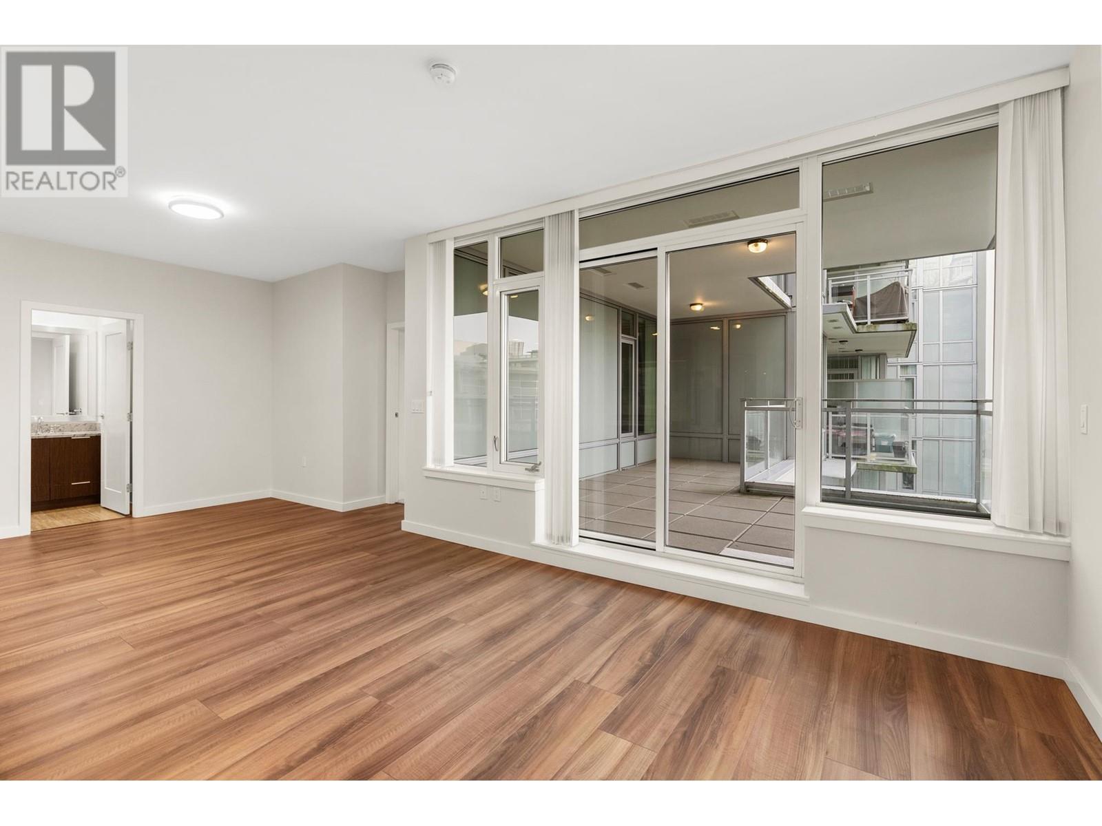 Listing Picture 6 of 39 : 713 8688 HAZELBRIDGE WAY, Richmond / 烈治文 - 魯藝地產 Yvonne Lu Group - MLS Medallion Club Member