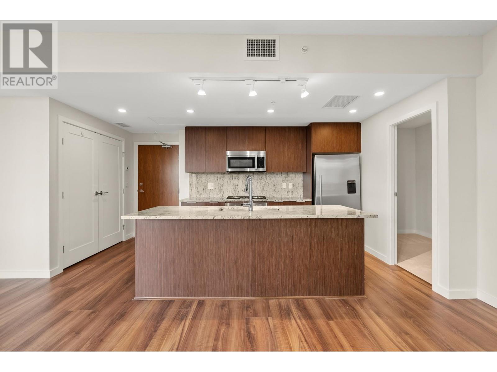 Listing Picture 9 of 39 : 713 8688 HAZELBRIDGE WAY, Richmond / 烈治文 - 魯藝地產 Yvonne Lu Group - MLS Medallion Club Member