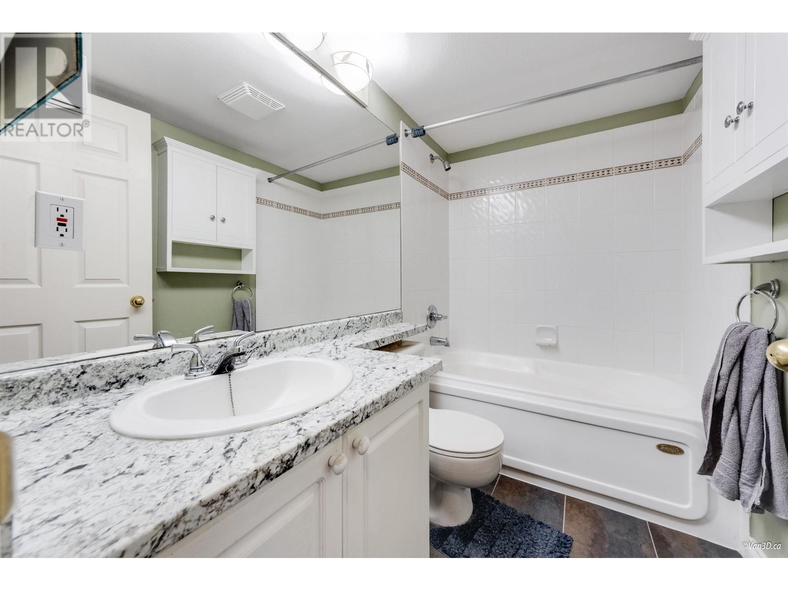 Listing Picture 6 of 12 : 116 6588 SOUTHOAKS CRESCENT, Burnaby / 本拿比 - 魯藝地產 Yvonne Lu Group - MLS Medallion Club Member