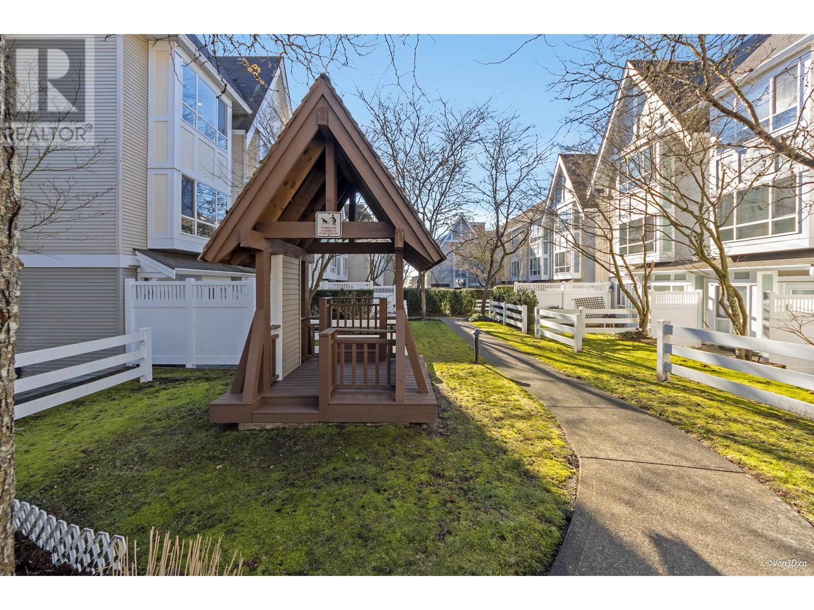 Listing Picture 11 of 12 : 116 6588 SOUTHOAKS CRESCENT, Burnaby / 本拿比 - 魯藝地產 Yvonne Lu Group - MLS Medallion Club Member
