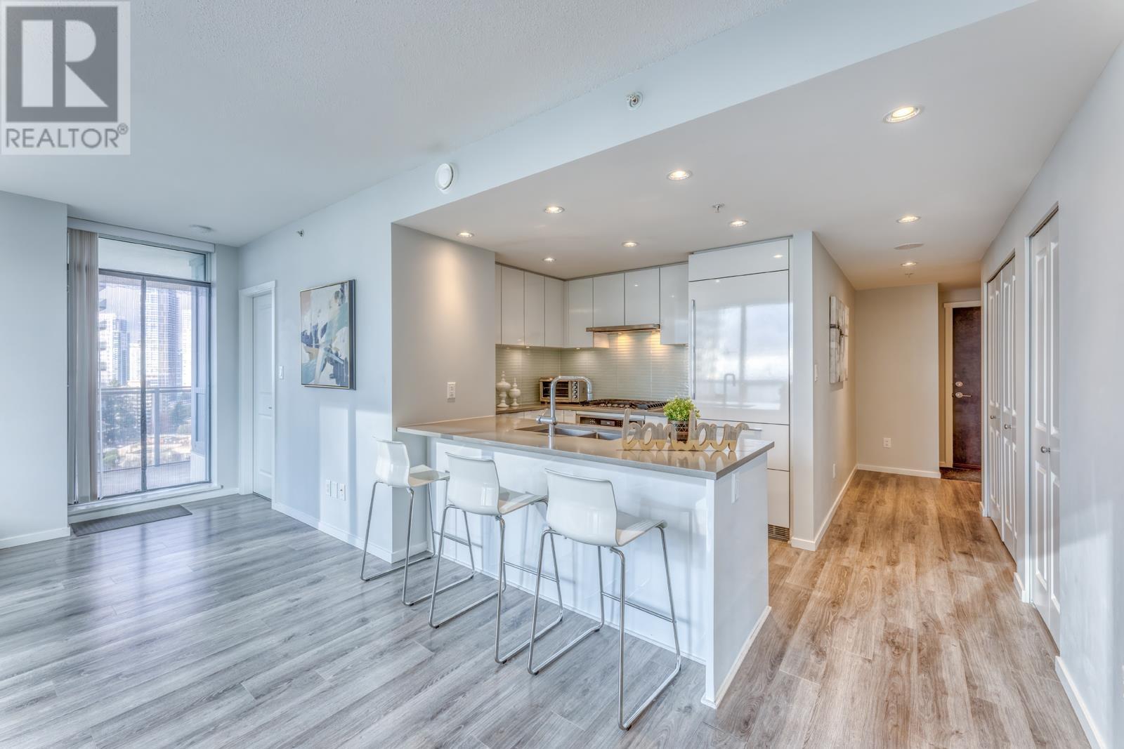 Listing Picture 4 of 27 : 1801 6638 DUNBLANE AVENUE, Burnaby / 本拿比 - 魯藝地產 Yvonne Lu Group - MLS Medallion Club Member
