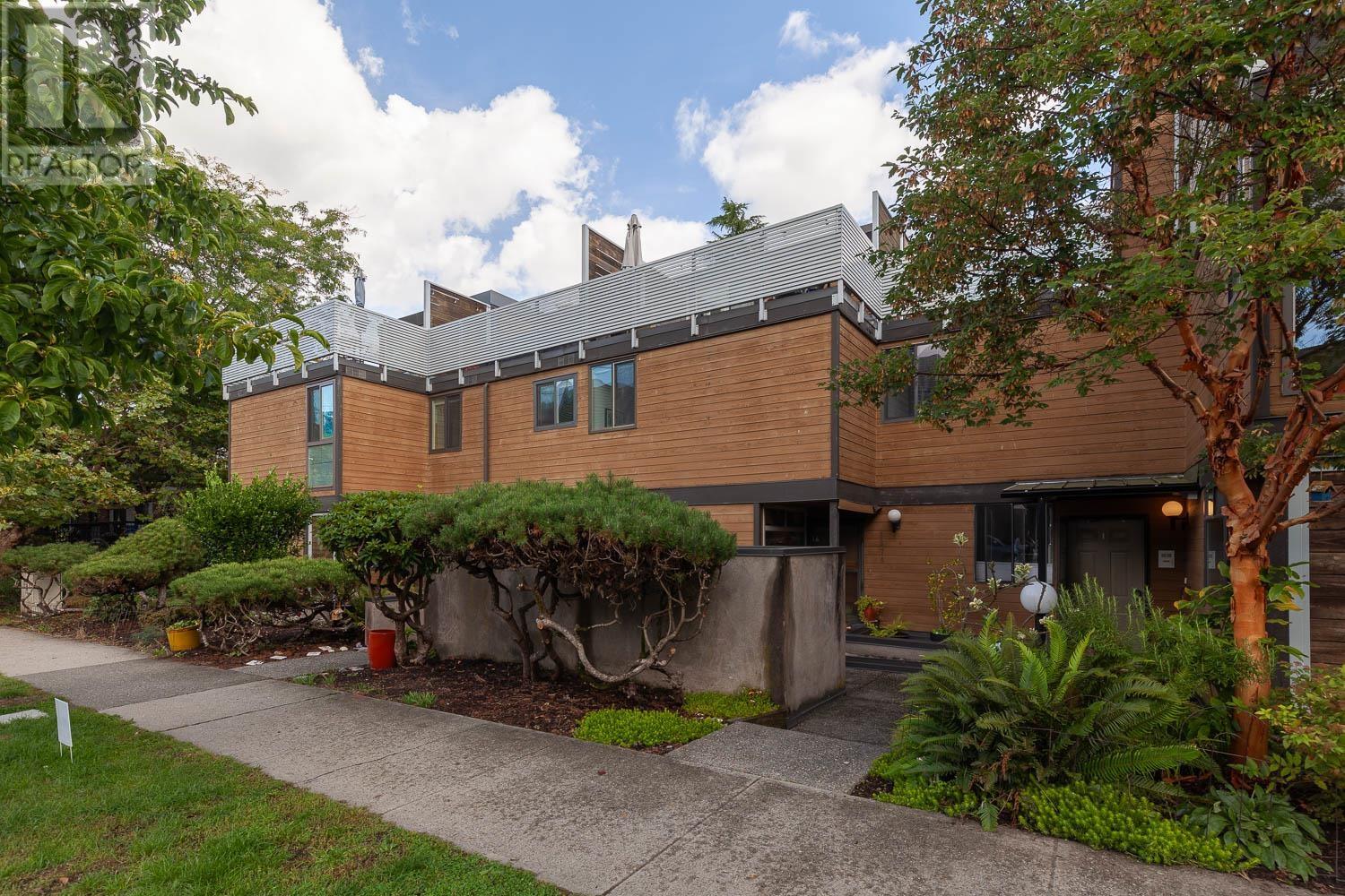 2374 Maple Street, Vancouver, British Columbia  V6J 3T6 - Photo 1 - R2960636