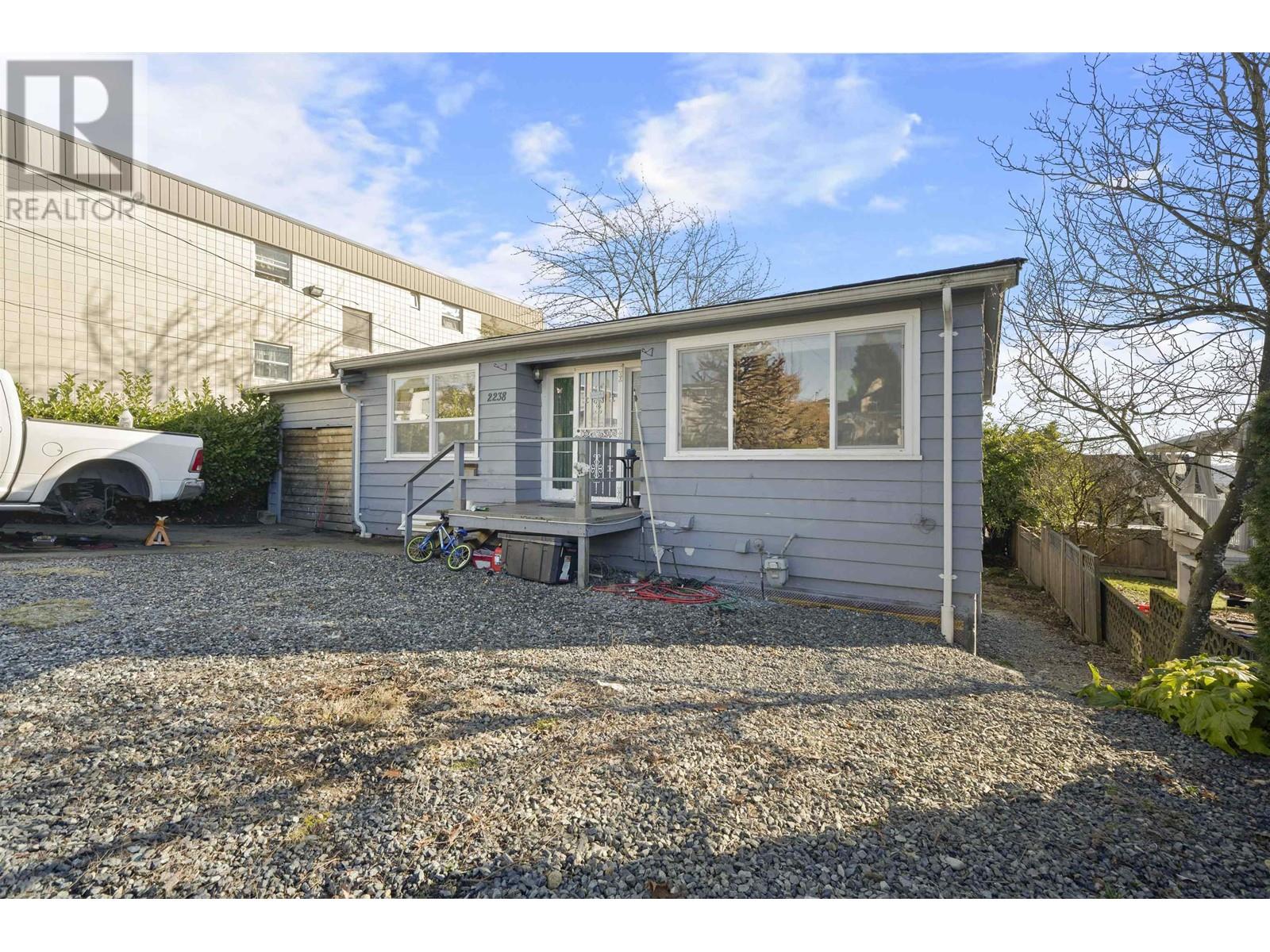 2238 Edinburgh Street, New Westminster, British Columbia  V3M 2Y1 - Photo 2 - R2960381