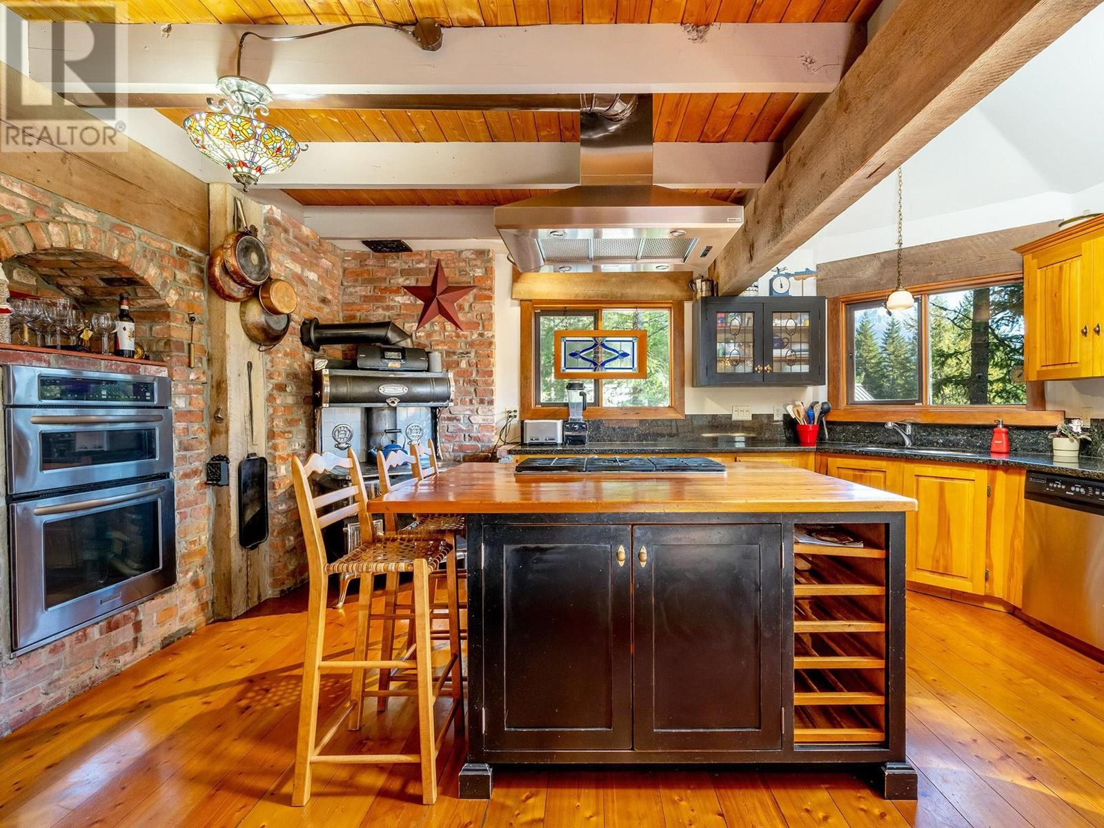 8239 Mountain View Drive, Whistler, British Columbia  V8E 0G3 - Photo 1 - R2945264