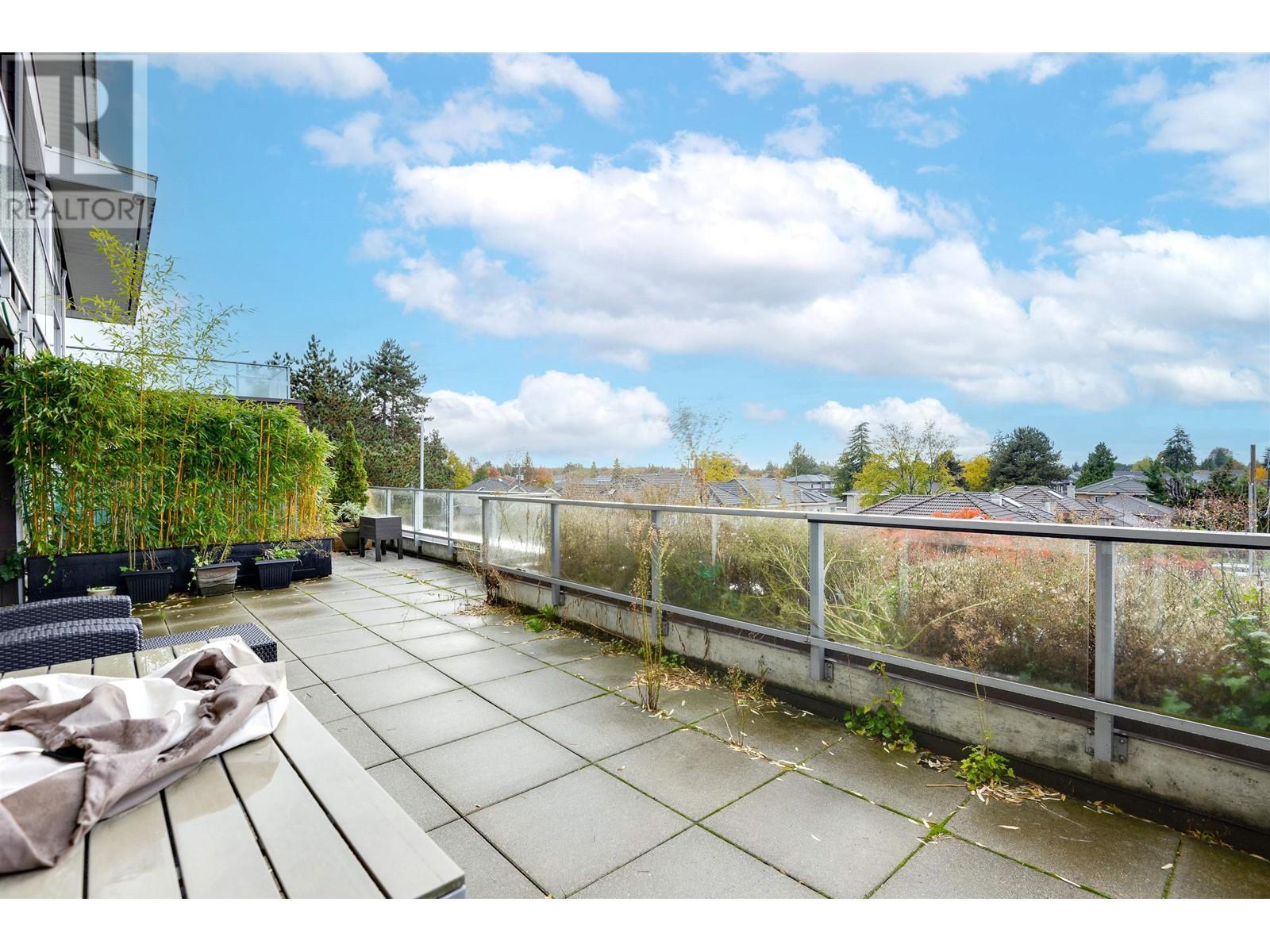 Listing Picture 2 of 29 : 306 10020 DUNOON DRIVE, Richmond / 烈治文 - 魯藝地產 Yvonne Lu Group - MLS Medallion Club Member