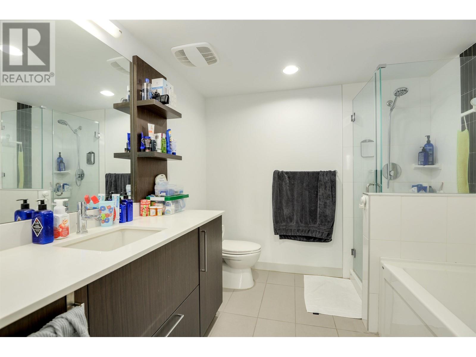 Listing Picture 20 of 29 : 306 10020 DUNOON DRIVE, Richmond / 烈治文 - 魯藝地產 Yvonne Lu Group - MLS Medallion Club Member