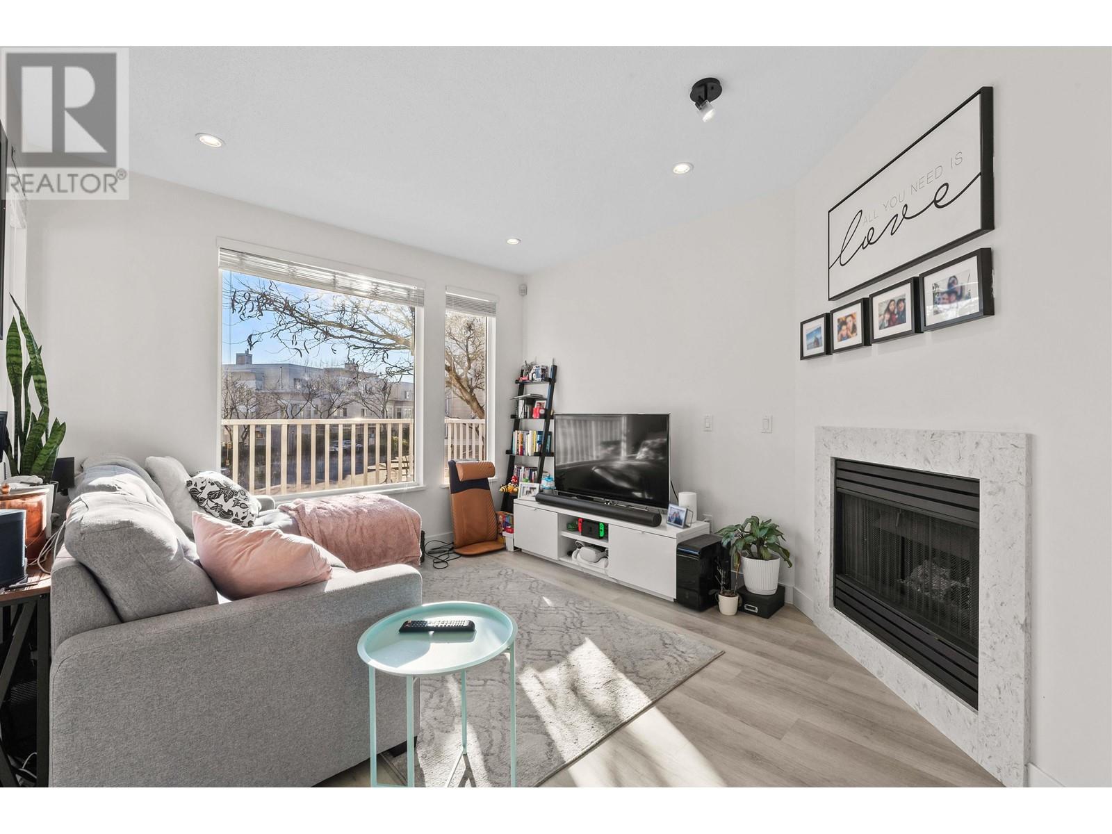 Listing Picture 4 of 27 : 22 12331 MCNEELY DRIVE, Richmond / 烈治文 - 魯藝地產 Yvonne Lu Group - MLS Medallion Club Member