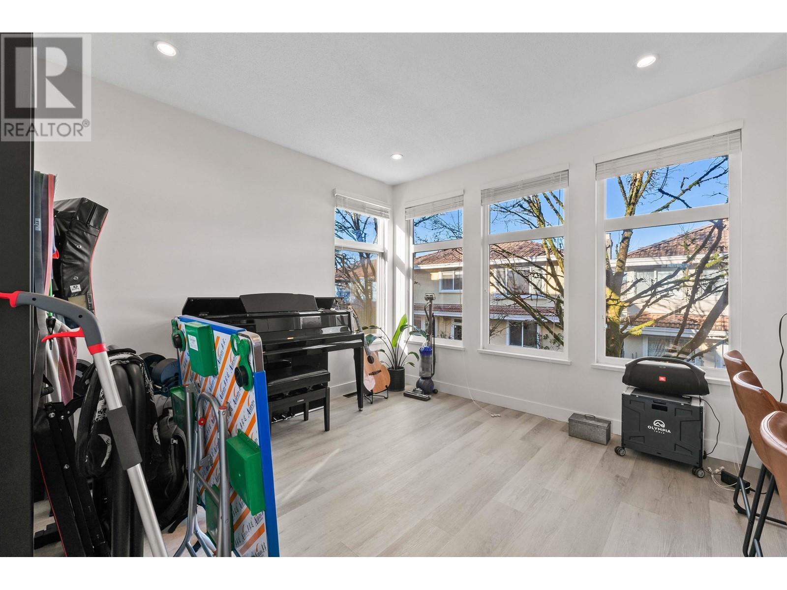 Listing Picture 11 of 27 : 22 12331 MCNEELY DRIVE, Richmond / 烈治文 - 魯藝地產 Yvonne Lu Group - MLS Medallion Club Member