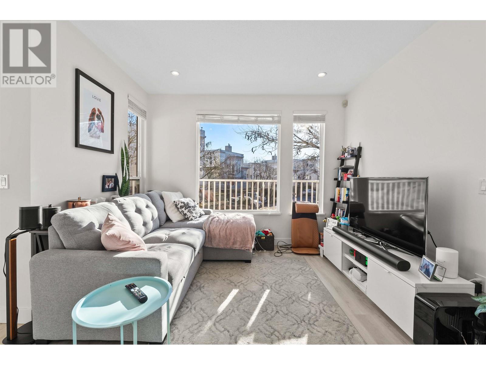 Listing Picture 3 of 27 : 22 12331 MCNEELY DRIVE, Richmond / 烈治文 - 魯藝地產 Yvonne Lu Group - MLS Medallion Club Member