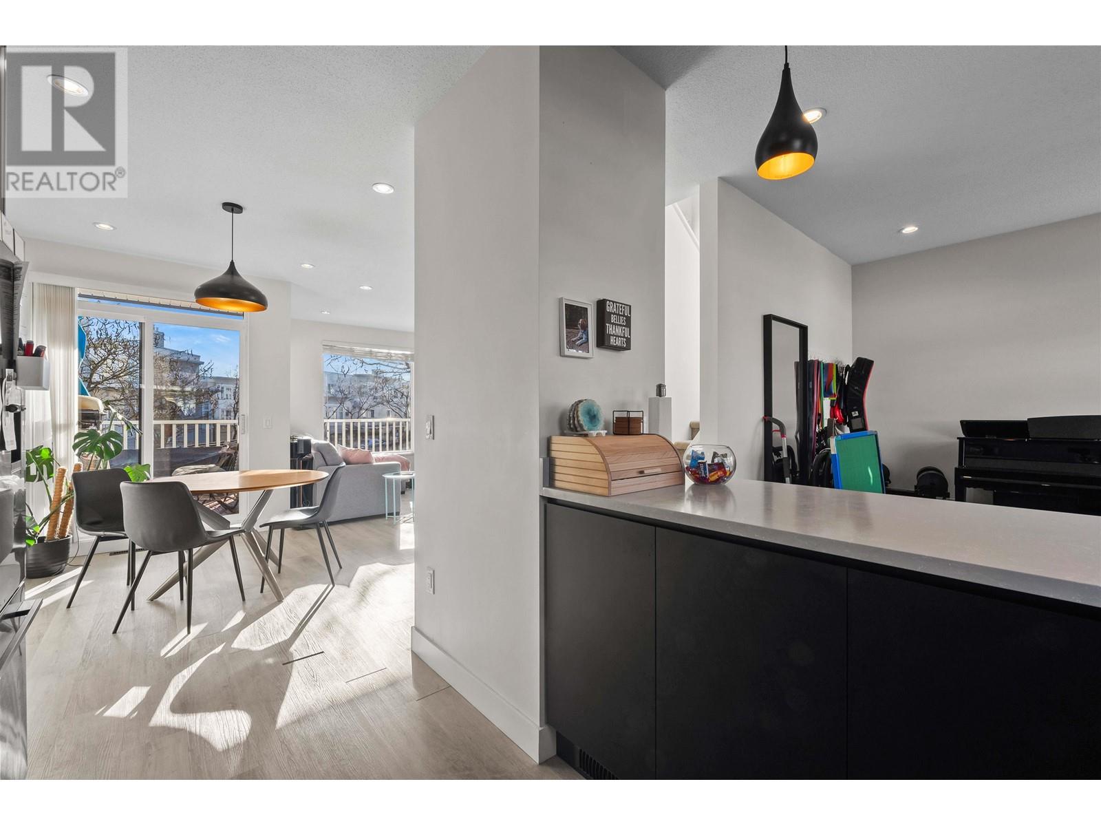 Listing Picture 10 of 27 : 22 12331 MCNEELY DRIVE, Richmond / 烈治文 - 魯藝地產 Yvonne Lu Group - MLS Medallion Club Member