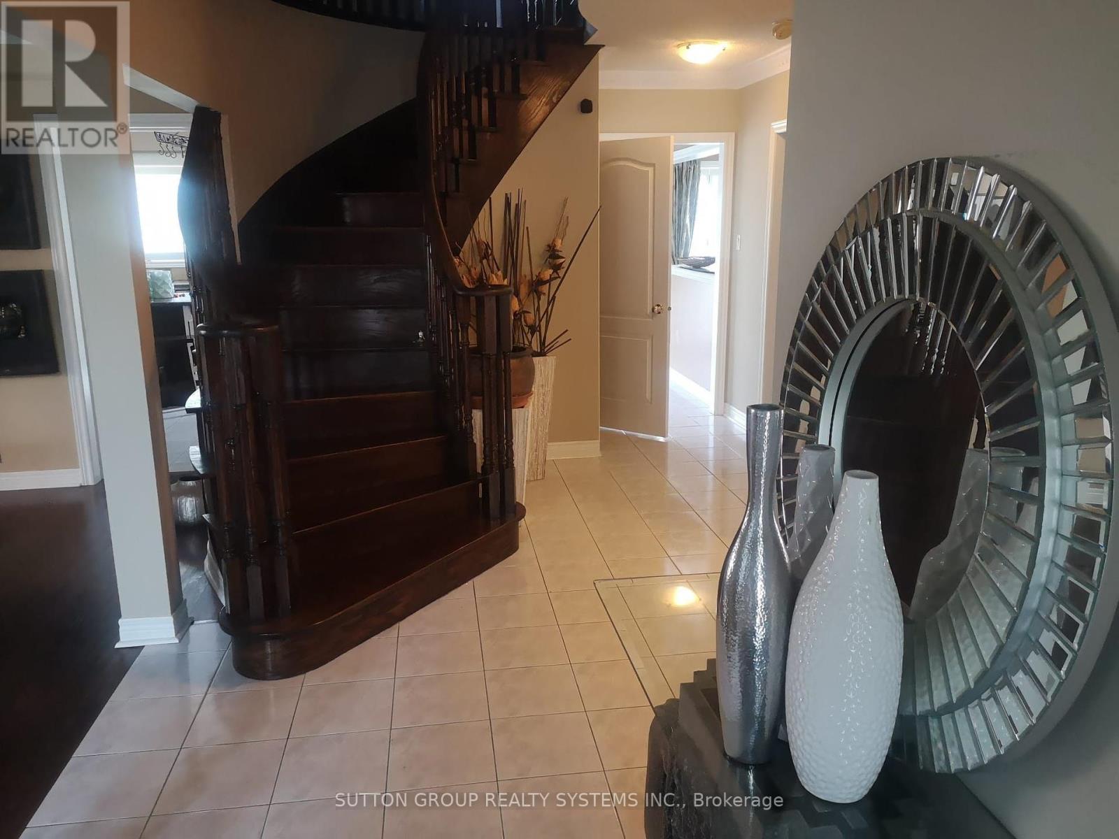 Property at 17 BOXWOOD CRESCENT image 3