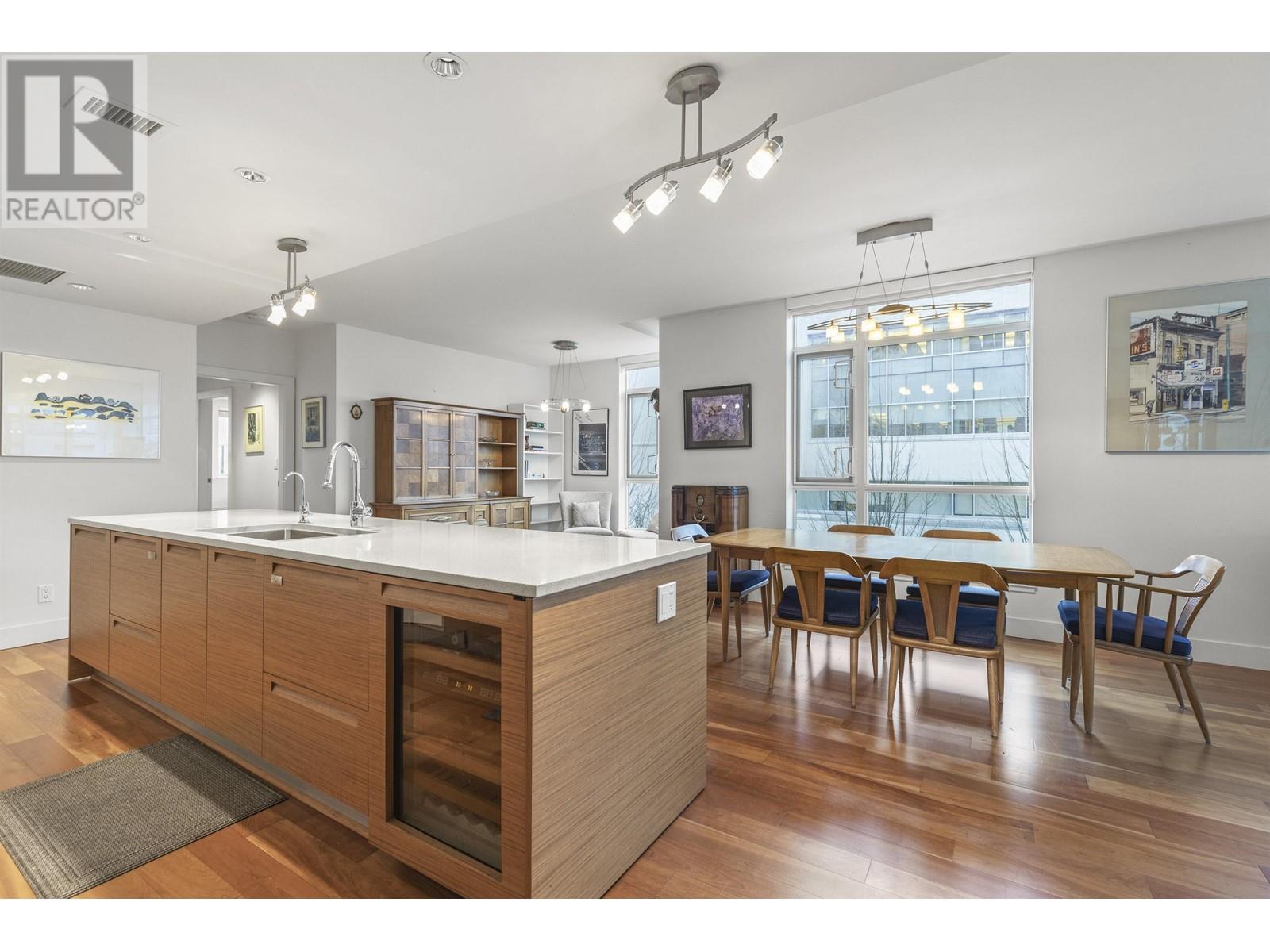 Listing Picture 18 of 40 : 302 6080 IONA DRIVE, Vancouver / 溫哥華 - 魯藝地產 Yvonne Lu Group - MLS Medallion Club Member