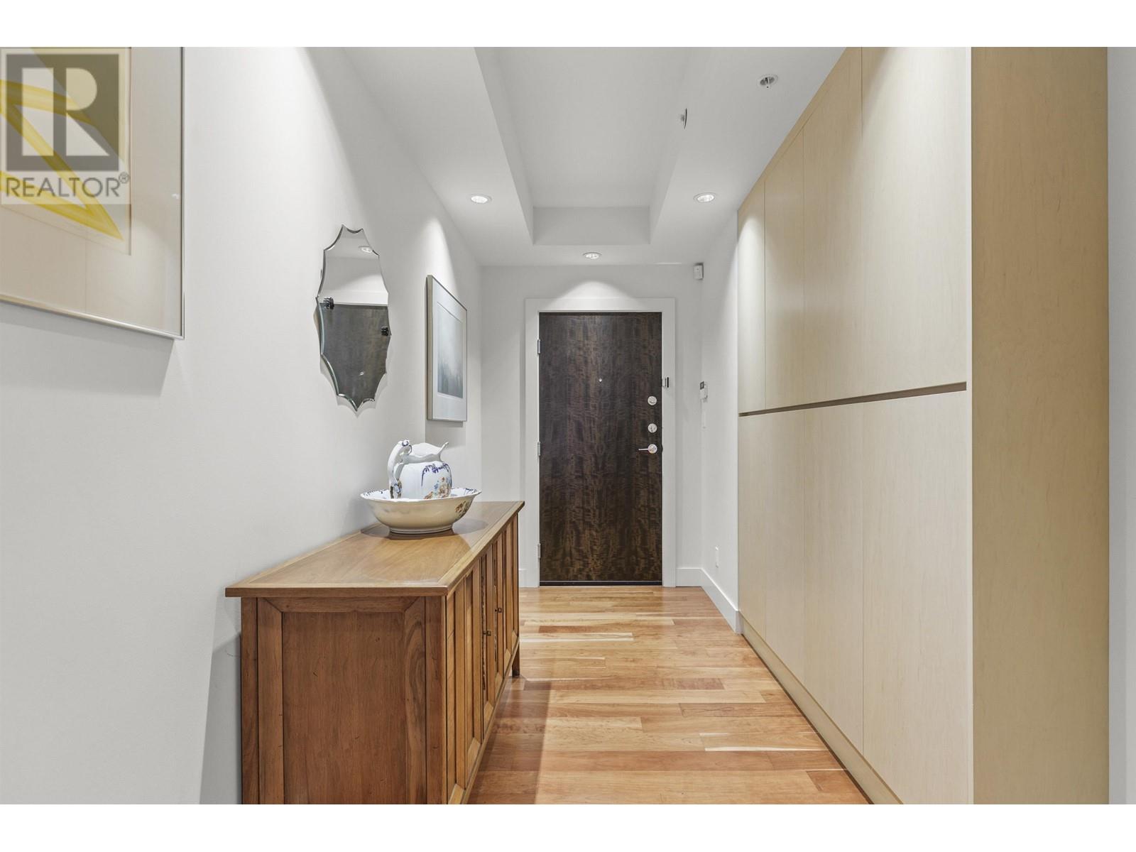 Listing Picture 35 of 40 : 302 6080 IONA DRIVE, Vancouver / 溫哥華 - 魯藝地產 Yvonne Lu Group - MLS Medallion Club Member