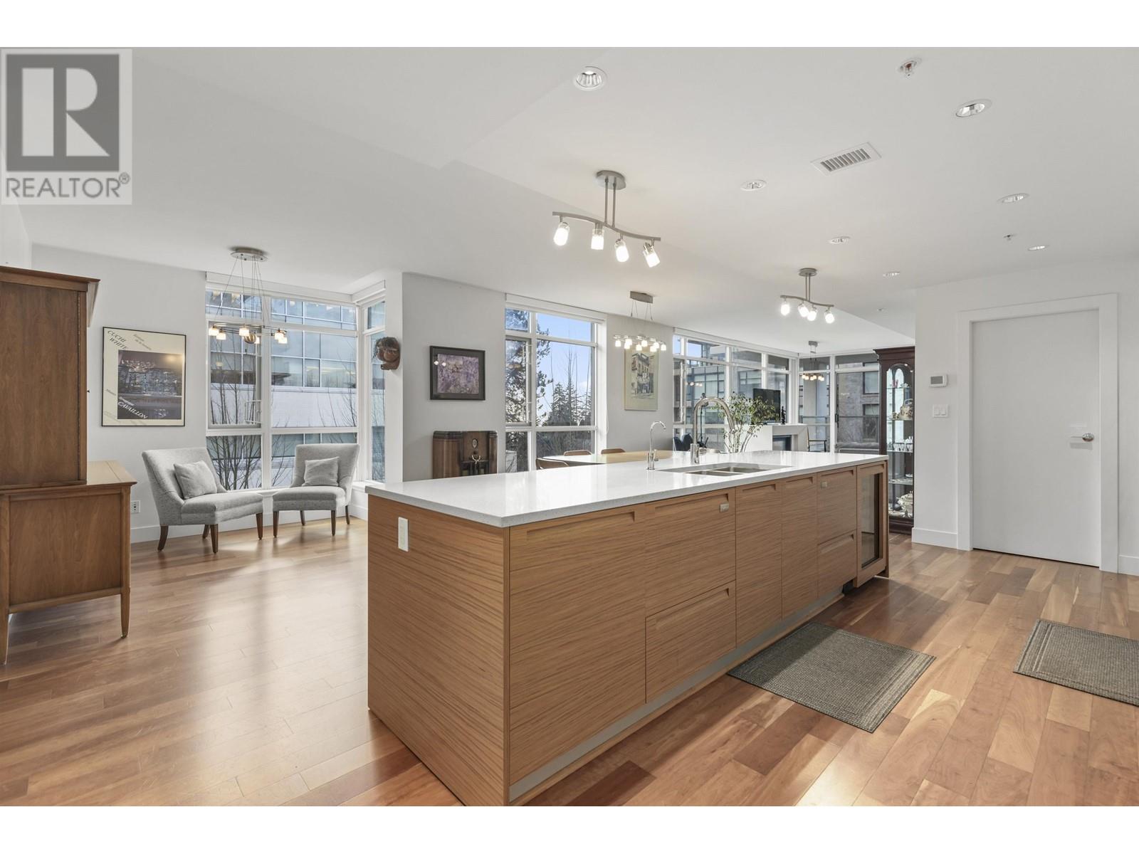 Listing Picture 2 of 40 : 302 6080 IONA DRIVE, Vancouver / 溫哥華 - 魯藝地產 Yvonne Lu Group - MLS Medallion Club Member