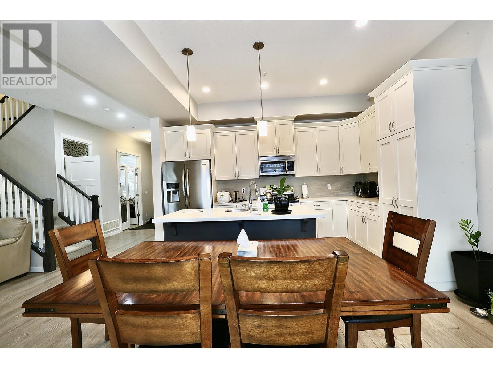 24442 113 Avenue, Maple Ridge, British Columbia  V2W 5H4 - Photo 2 - R2960390