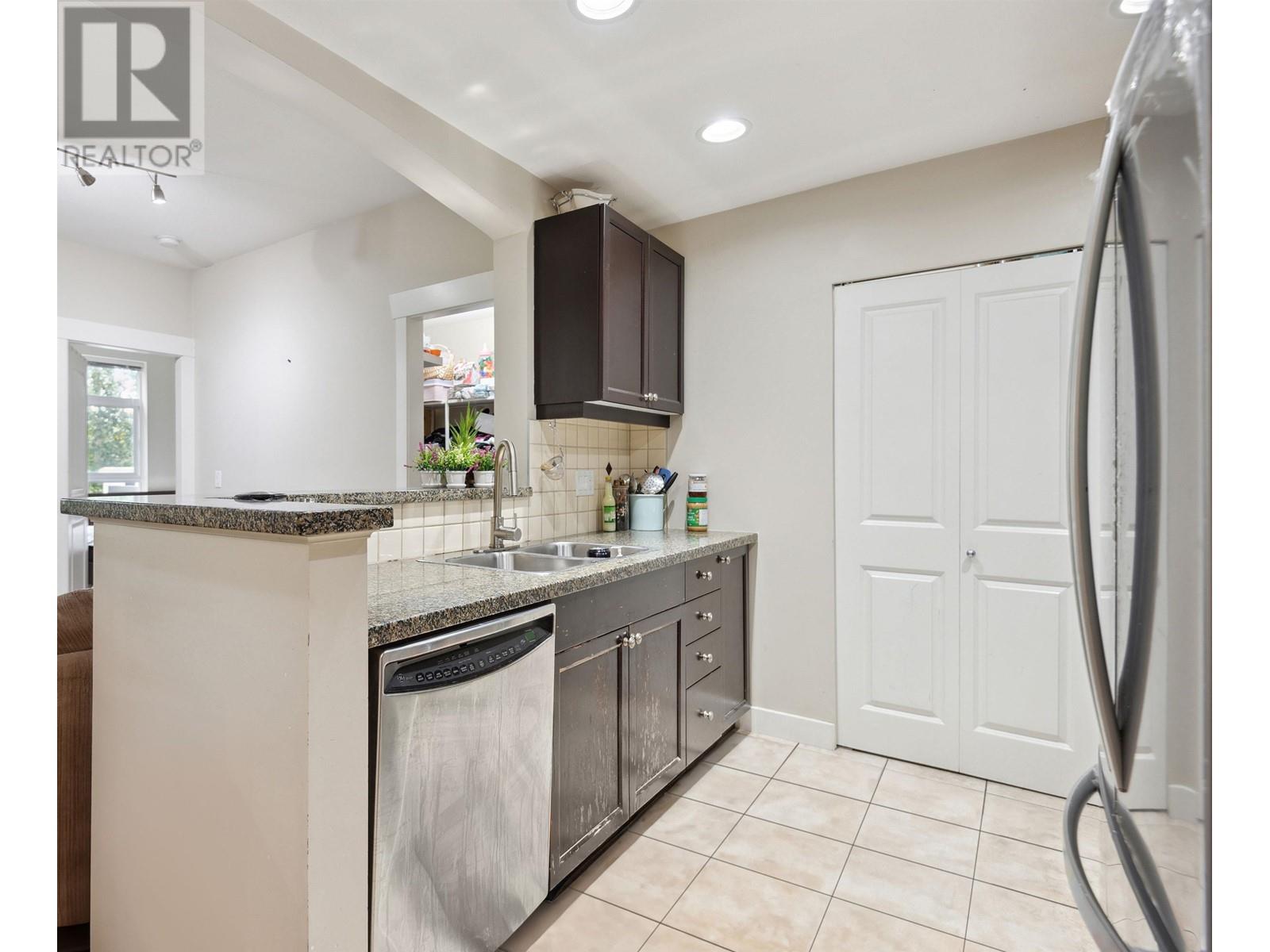 Listing Picture 5 of 11 : 311 6279 EAGLES DRIVE, Vancouver / 溫哥華 - 魯藝地產 Yvonne Lu Group - MLS Medallion Club Member