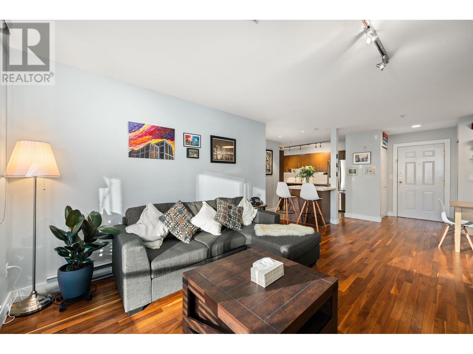 308 128 W 8 Street, North Vancouver, British Columbia V7M 3M1 - Photo 4 - R2960670