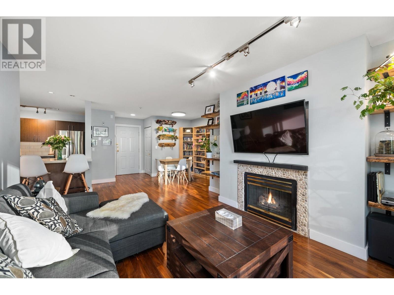 308 128 W 8 Street, North Vancouver, British Columbia V7M 3M1 - Photo 5 - R2960670