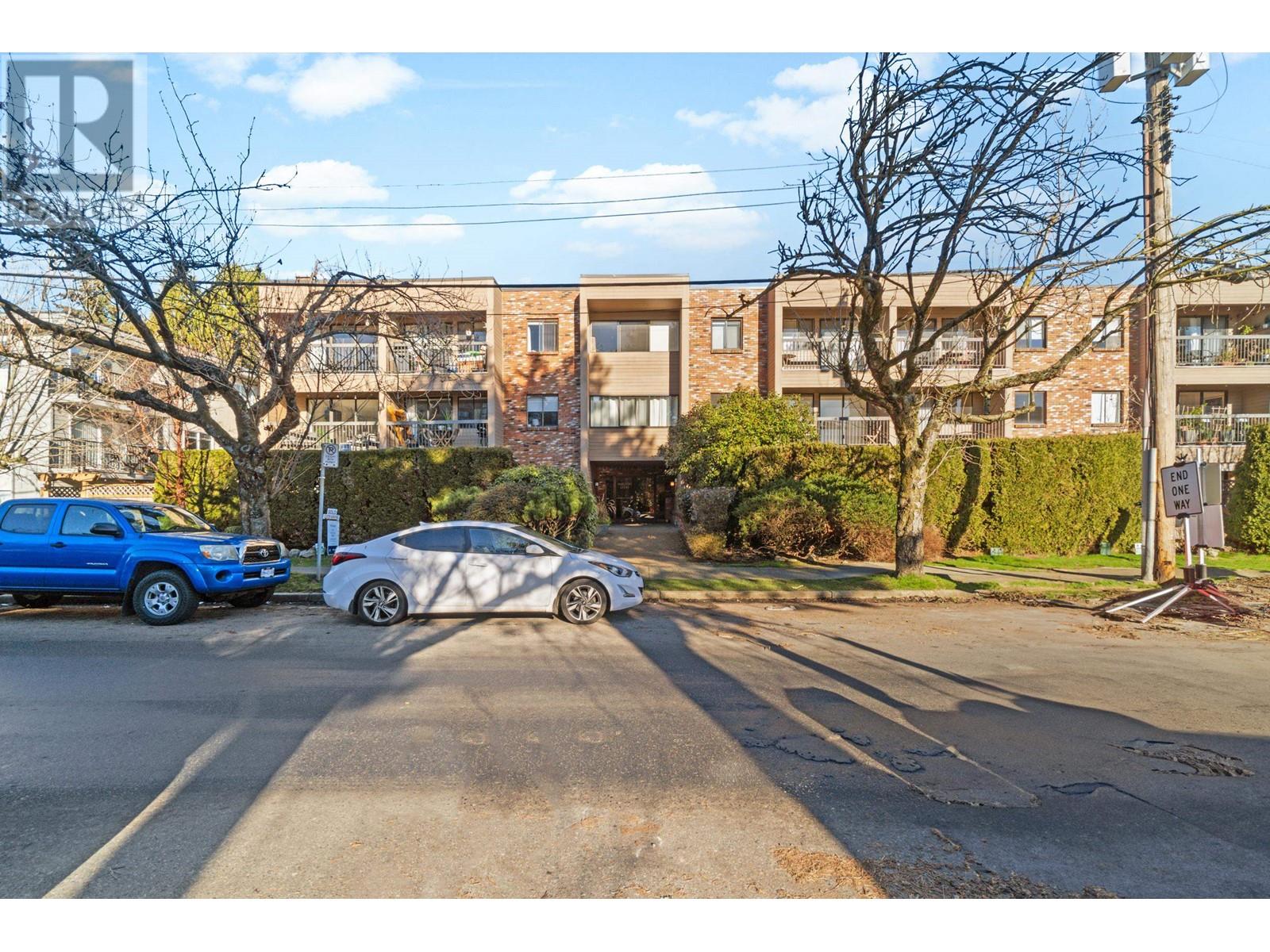 201 1825 W 8th Avenue, Vancouver, British Columbia  V6J 1V9 - Photo 1 - R2960678