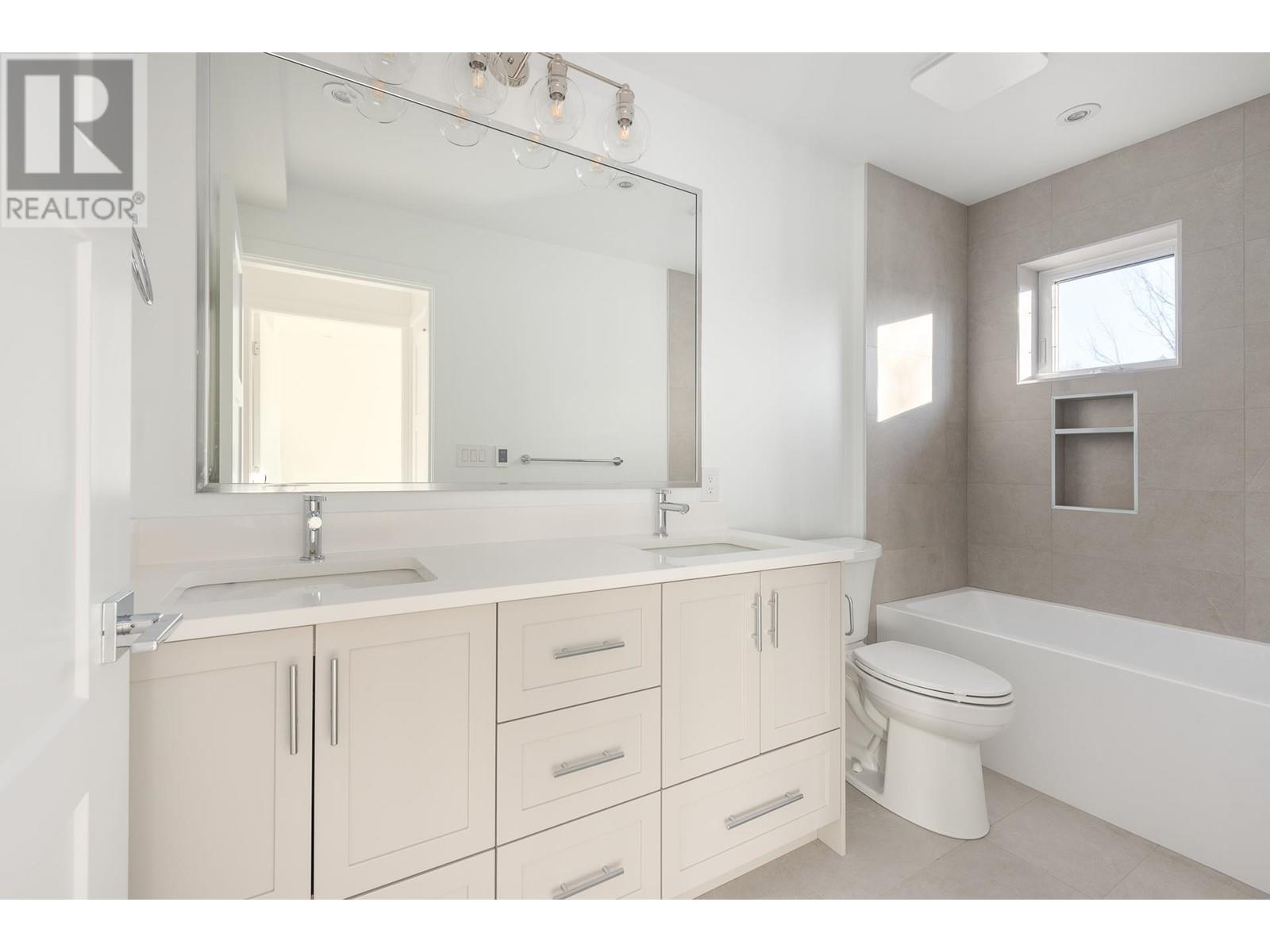 1073 E 22nd Avenue, Vancouver, British Columbia  V0V 0V0 - Photo 17 - R2960702