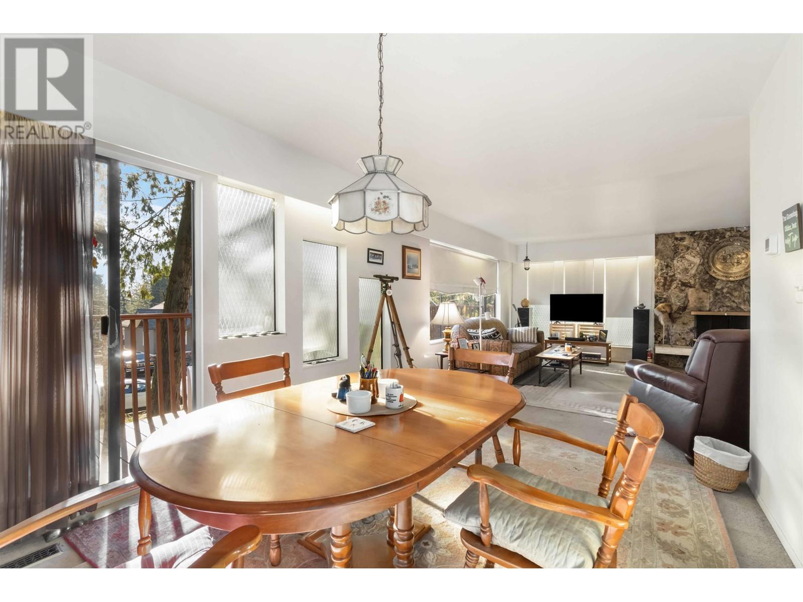 Listing Picture 6 of 31 : 4761 CLINTON STREET, Burnaby / 本拿比 - 魯藝地產 Yvonne Lu Group - MLS Medallion Club Member