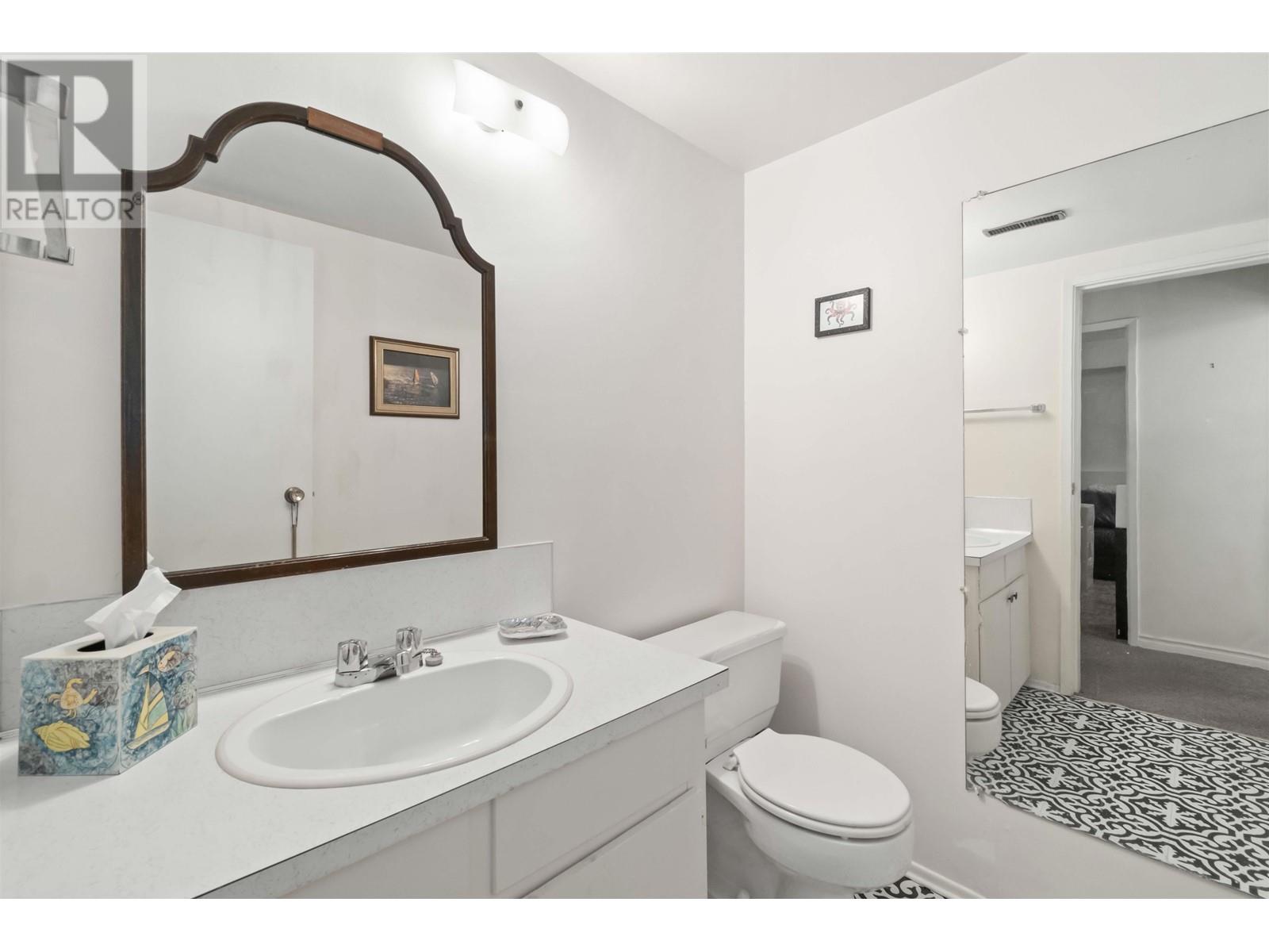 Listing Picture 17 of 31 : 4761 CLINTON STREET, Burnaby / 本拿比 - 魯藝地產 Yvonne Lu Group - MLS Medallion Club Member