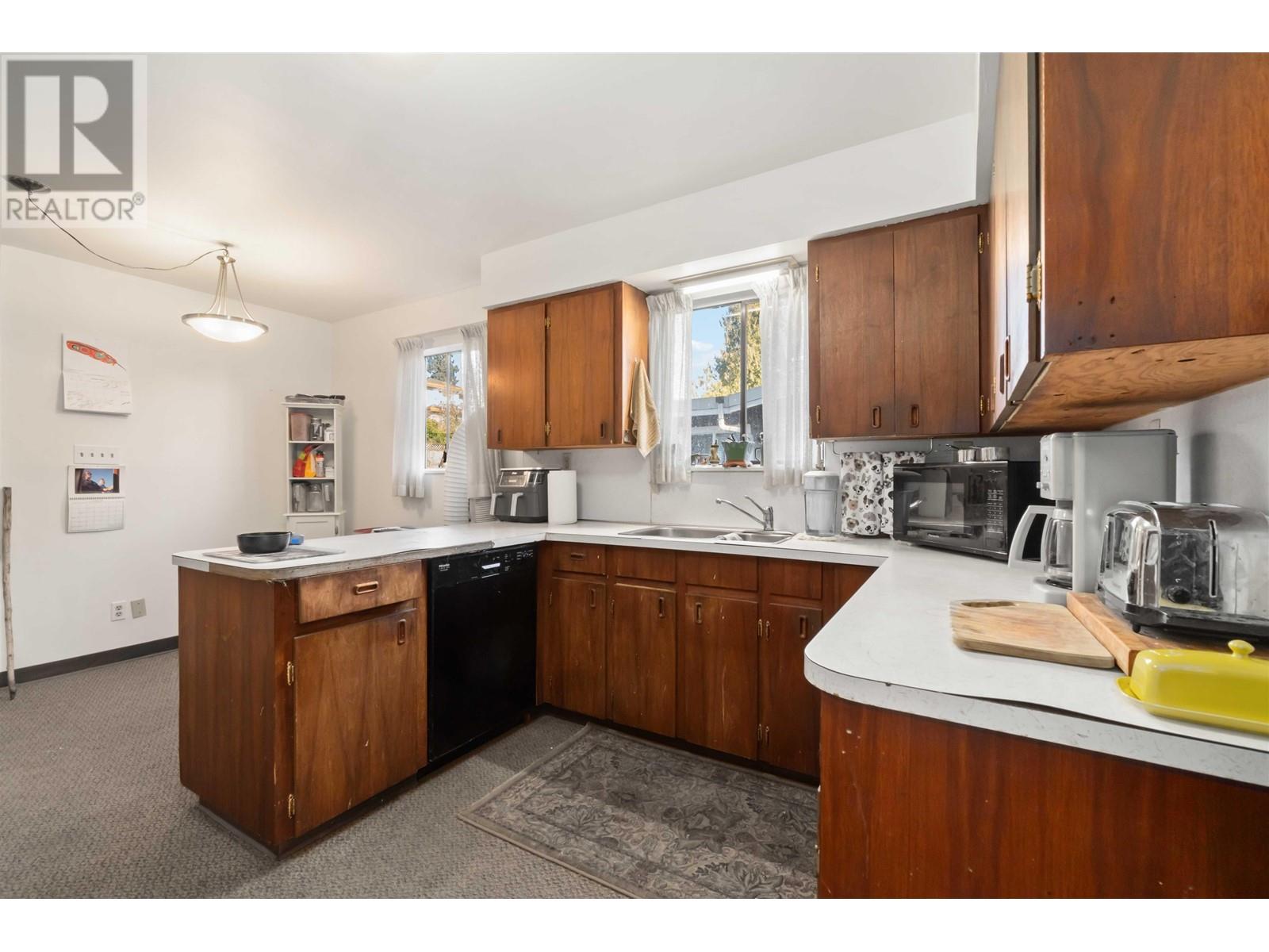 Listing Picture 11 of 31 : 4761 CLINTON STREET, Burnaby / 本拿比 - 魯藝地產 Yvonne Lu Group - MLS Medallion Club Member