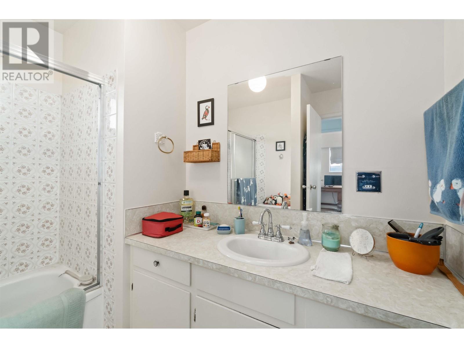 Listing Picture 20 of 31 : 4761 CLINTON STREET, Burnaby / 本拿比 - 魯藝地產 Yvonne Lu Group - MLS Medallion Club Member