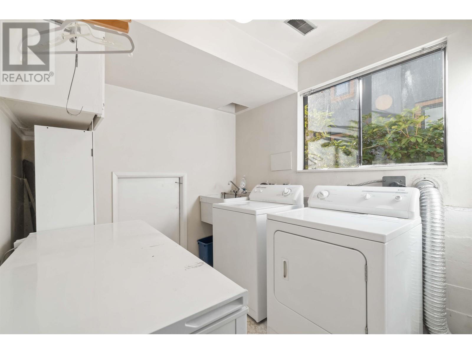 Listing Picture 18 of 31 : 4761 CLINTON STREET, Burnaby / 本拿比 - 魯藝地產 Yvonne Lu Group - MLS Medallion Club Member
