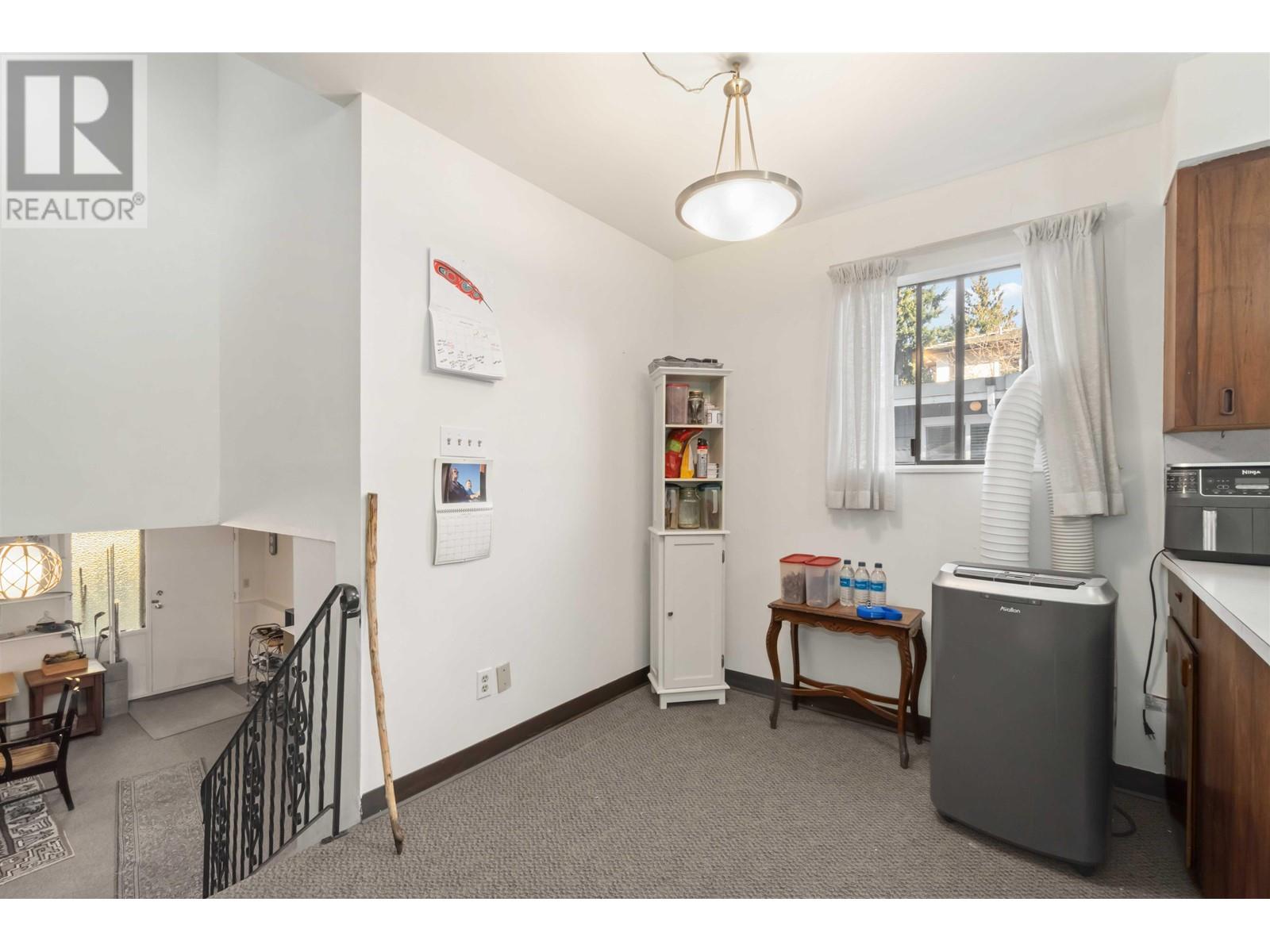 Listing Picture 12 of 31 : 4761 CLINTON STREET, Burnaby / 本拿比 - 魯藝地產 Yvonne Lu Group - MLS Medallion Club Member