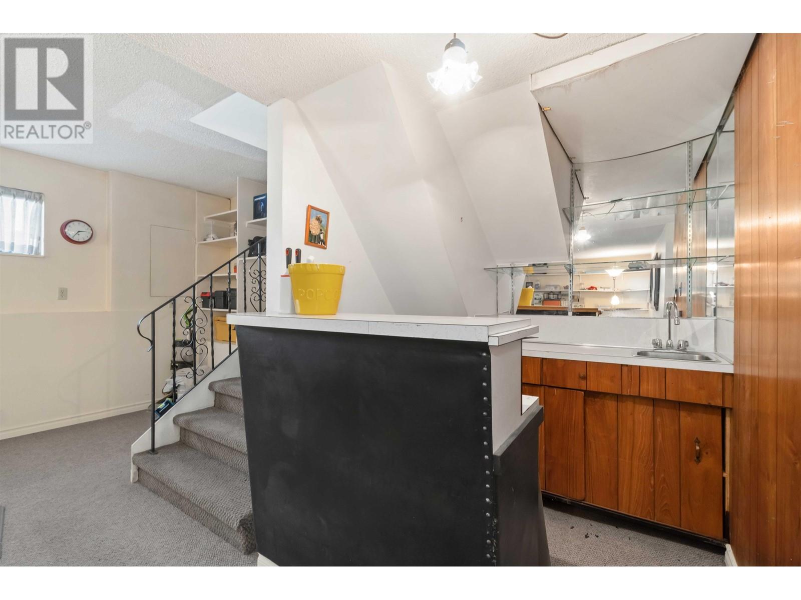 Listing Picture 13 of 31 : 4761 CLINTON STREET, Burnaby / 本拿比 - 魯藝地產 Yvonne Lu Group - MLS Medallion Club Member