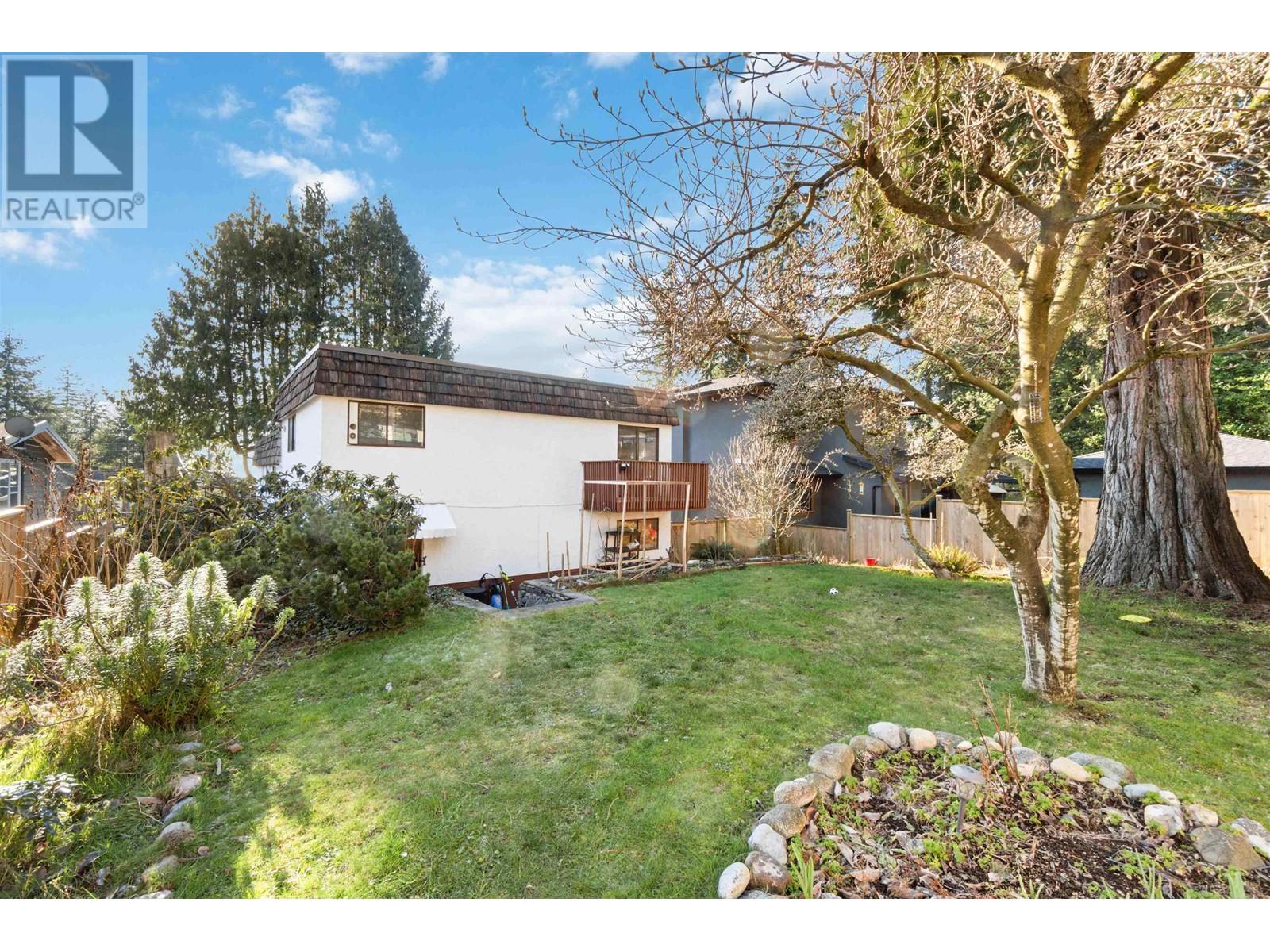 Listing Picture 29 of 31 : 4761 CLINTON STREET, Burnaby / 本拿比 - 魯藝地產 Yvonne Lu Group - MLS Medallion Club Member