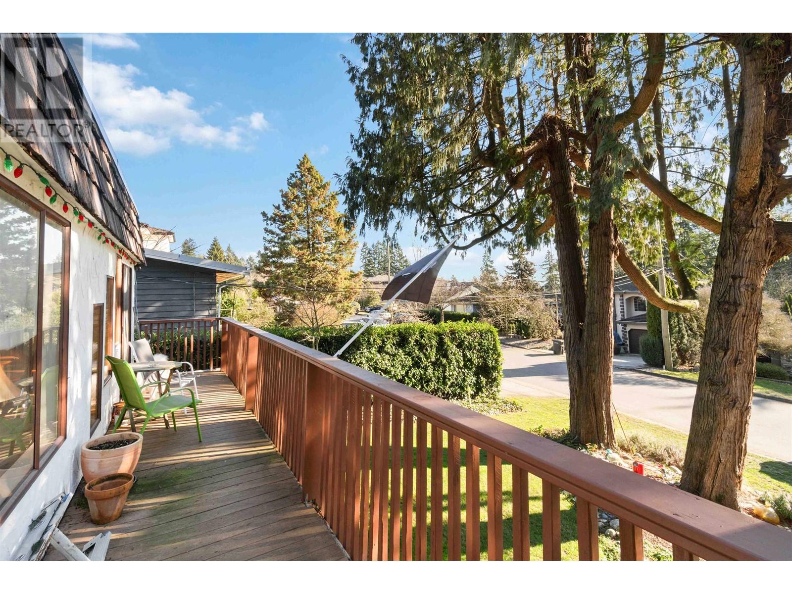 Listing Picture 28 of 31 : 4761 CLINTON STREET, Burnaby / 本拿比 - 魯藝地產 Yvonne Lu Group - MLS Medallion Club Member