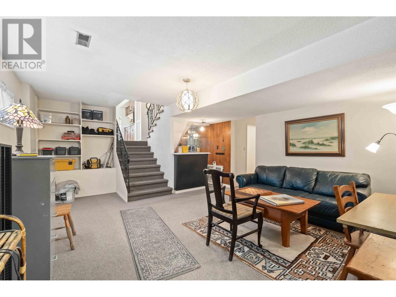 Listing Picture 14 of 31 : 4761 CLINTON STREET, Burnaby / 本拿比 - 魯藝地產 Yvonne Lu Group - MLS Medallion Club Member