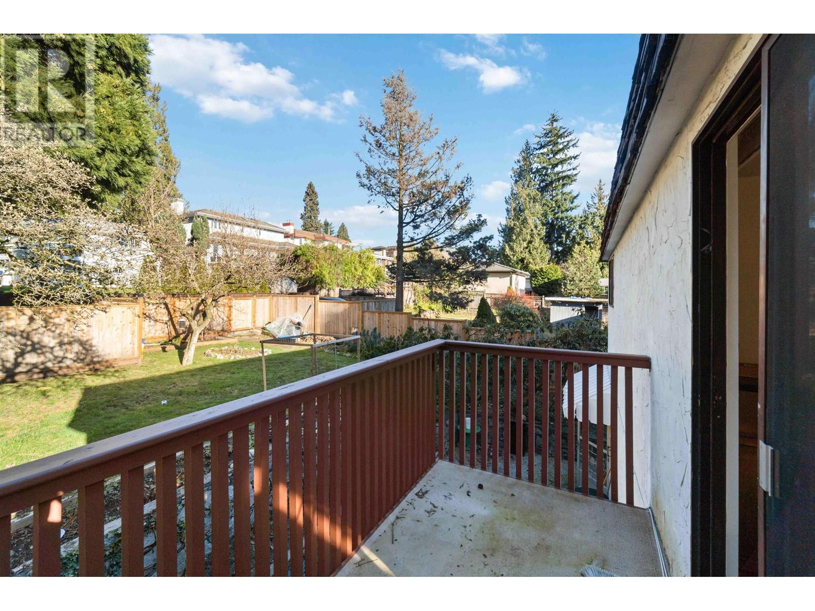 Listing Picture 25 of 31 : 4761 CLINTON STREET, Burnaby / 本拿比 - 魯藝地產 Yvonne Lu Group - MLS Medallion Club Member
