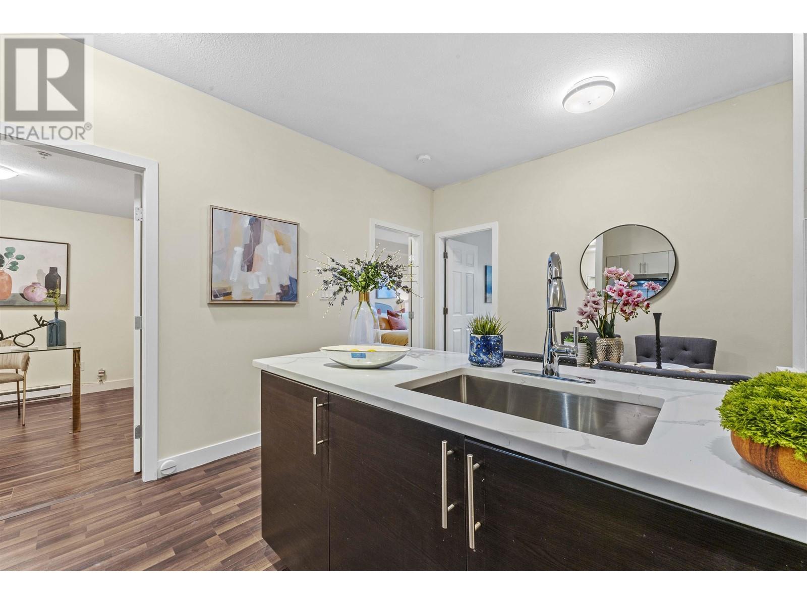 Listing Picture 8 of 24 : 105 5692 KINGS ROAD, Vancouver / 溫哥華 - 魯藝地產 Yvonne Lu Group - MLS Medallion Club Member