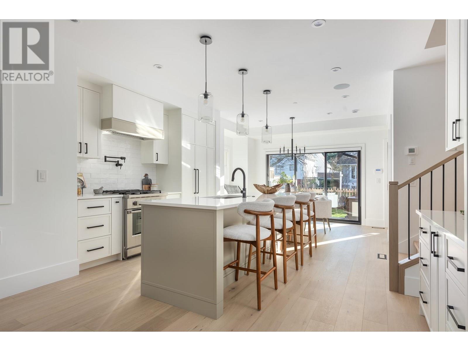 1075 E 22nd Avenue, Vancouver, British Columbia  V5V 1W2 - Photo 1 - R2960719