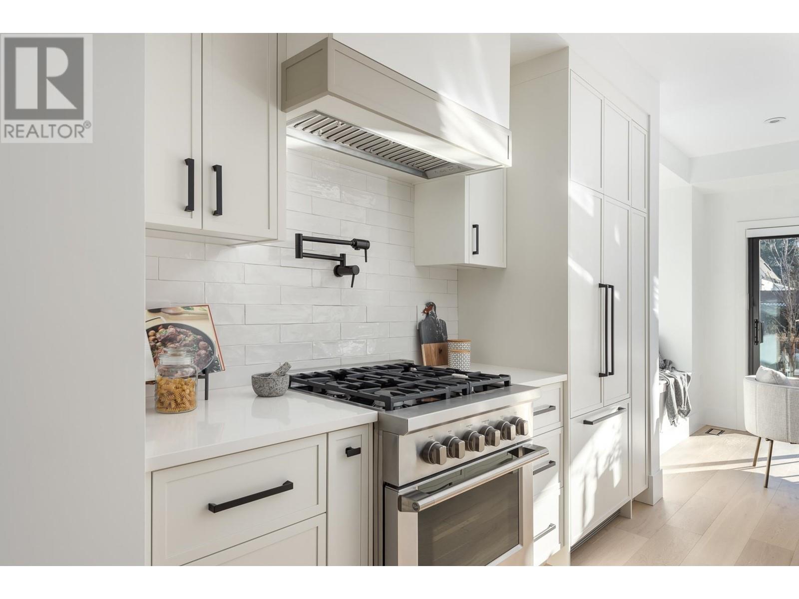 1075 E 22nd Avenue, Vancouver, British Columbia  V5V 1W2 - Photo 2 - R2960719