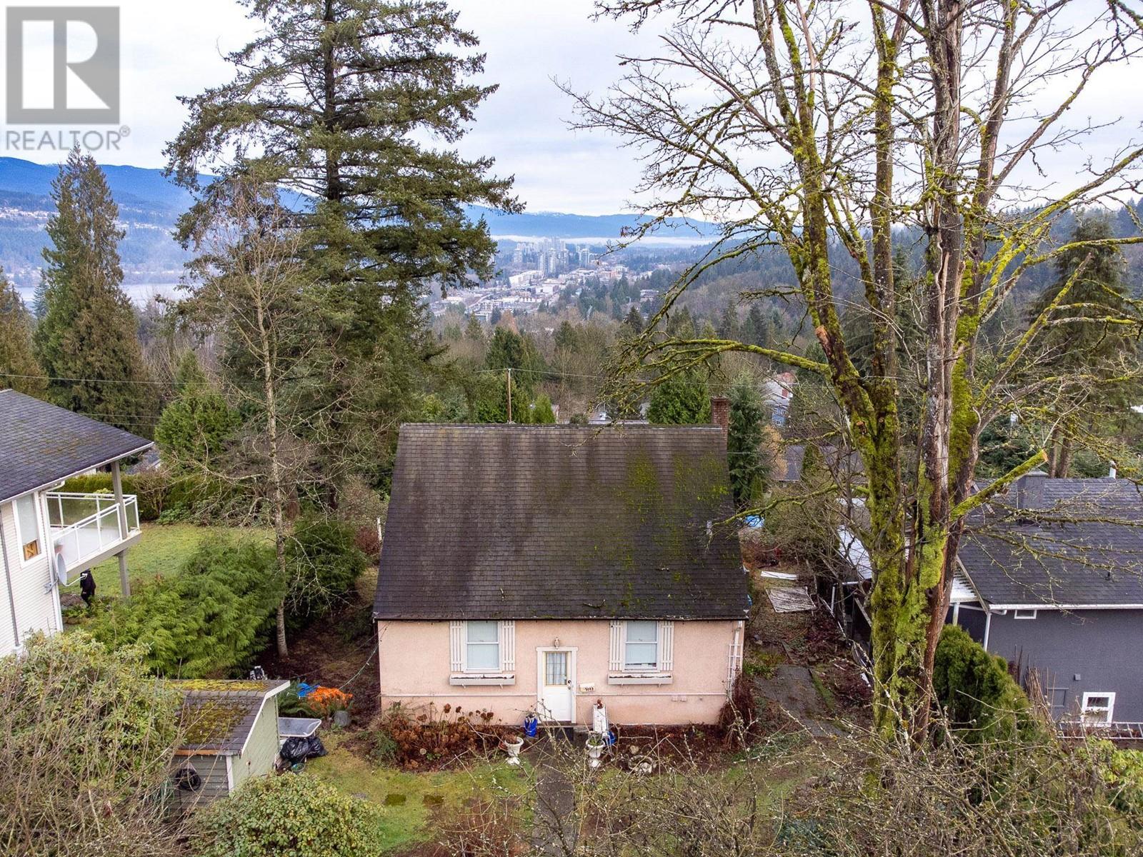 1013 Tuxedo Drive, Port Moody, British Columbia  V3H 1L3 - Photo 3 - R2954012