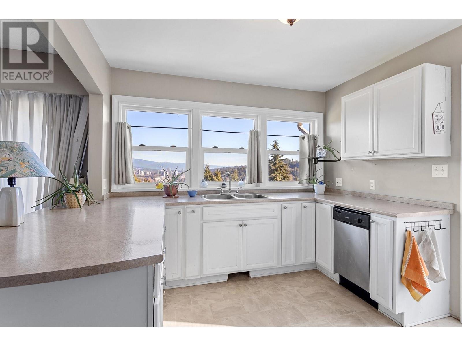 1013 Tuxedo Drive, Port Moody, British Columbia  V3H 1L3 - Photo 10 - R2954012